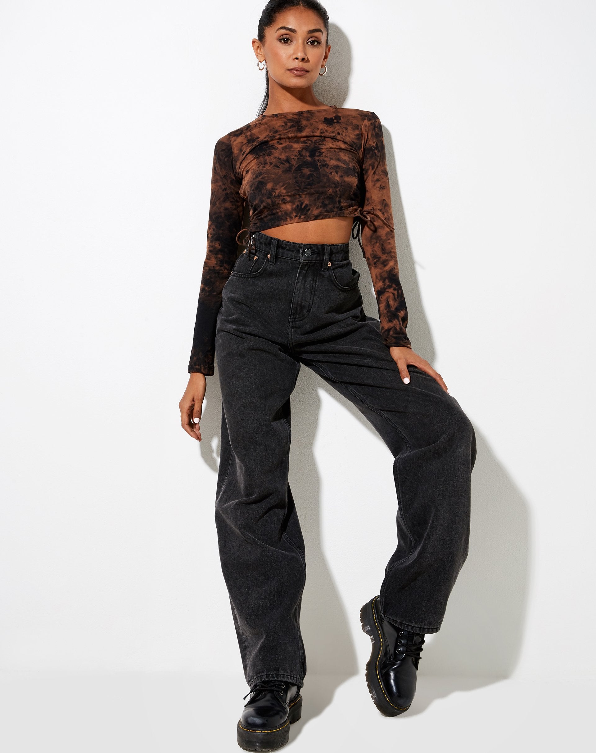 Imagen de Razelo Crop Top in Black Rust Tie Dye
