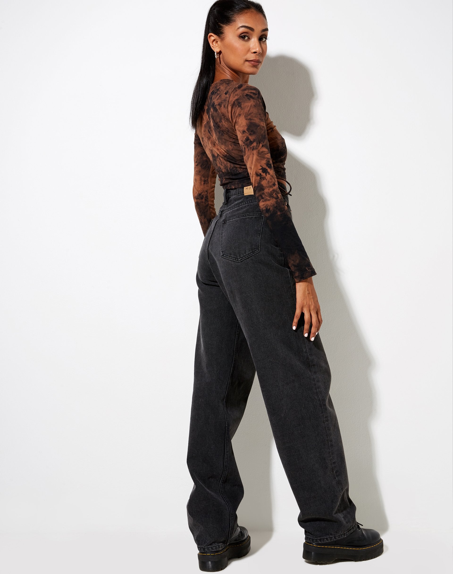 Imagen de Razelo Crop Top in Black Rust Tie Dye