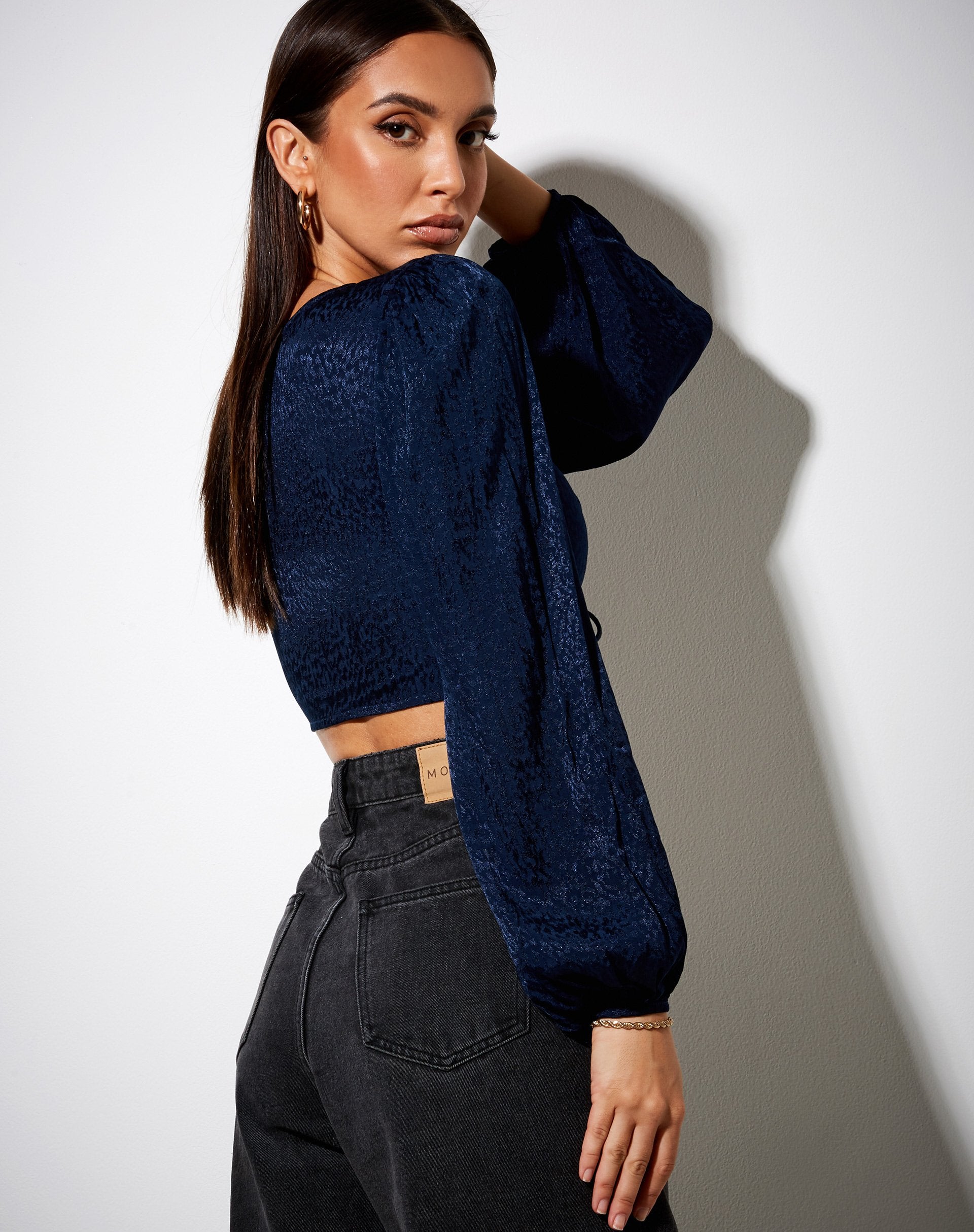 Imagen de Reilo Crop Top en satén Chita Azul marino