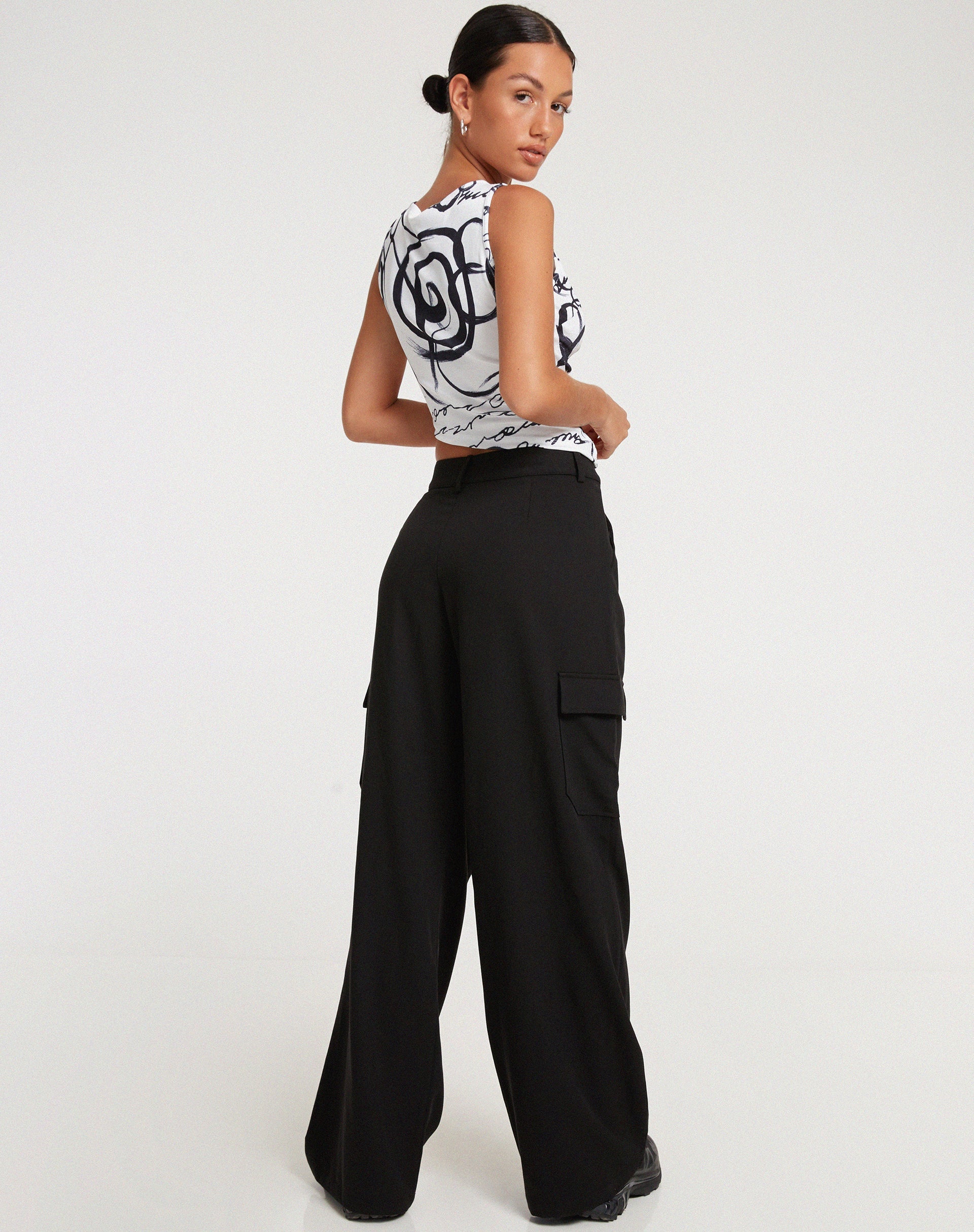imagen de Rembulan Asymmetric Top en Mono Doodle Blanco y Negro