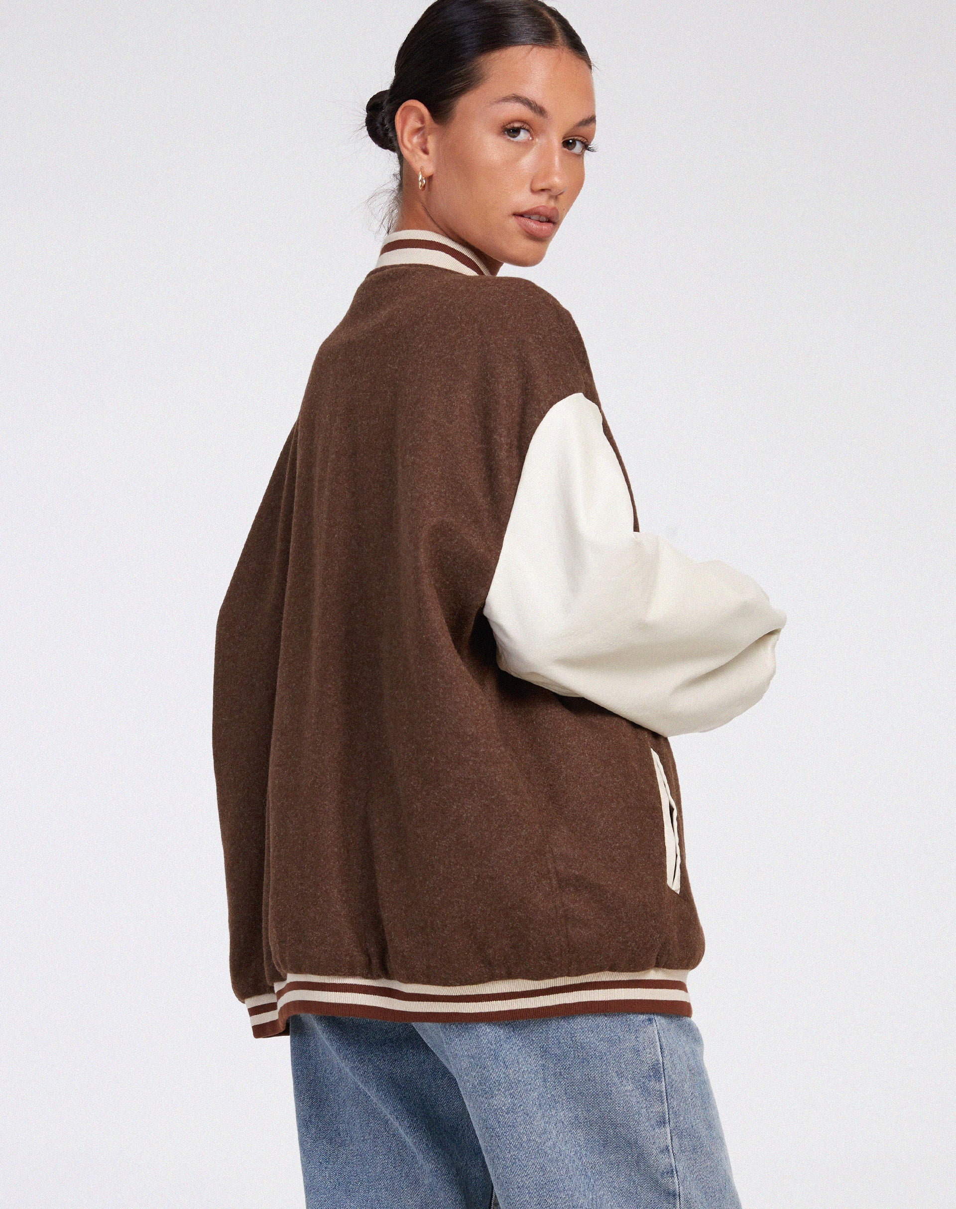 Imagen de la chaqueta Bama Varsity en marrón Beige