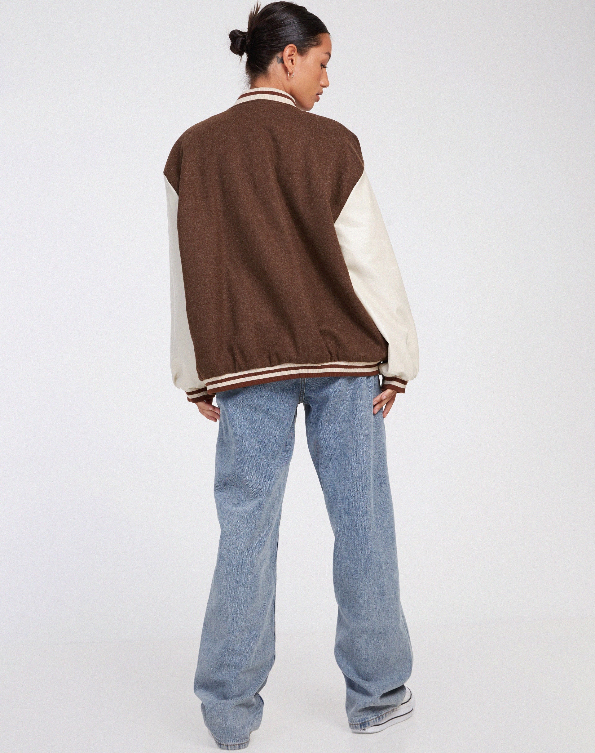 Imagen de la chaqueta Bama Varsity en marrón Beige