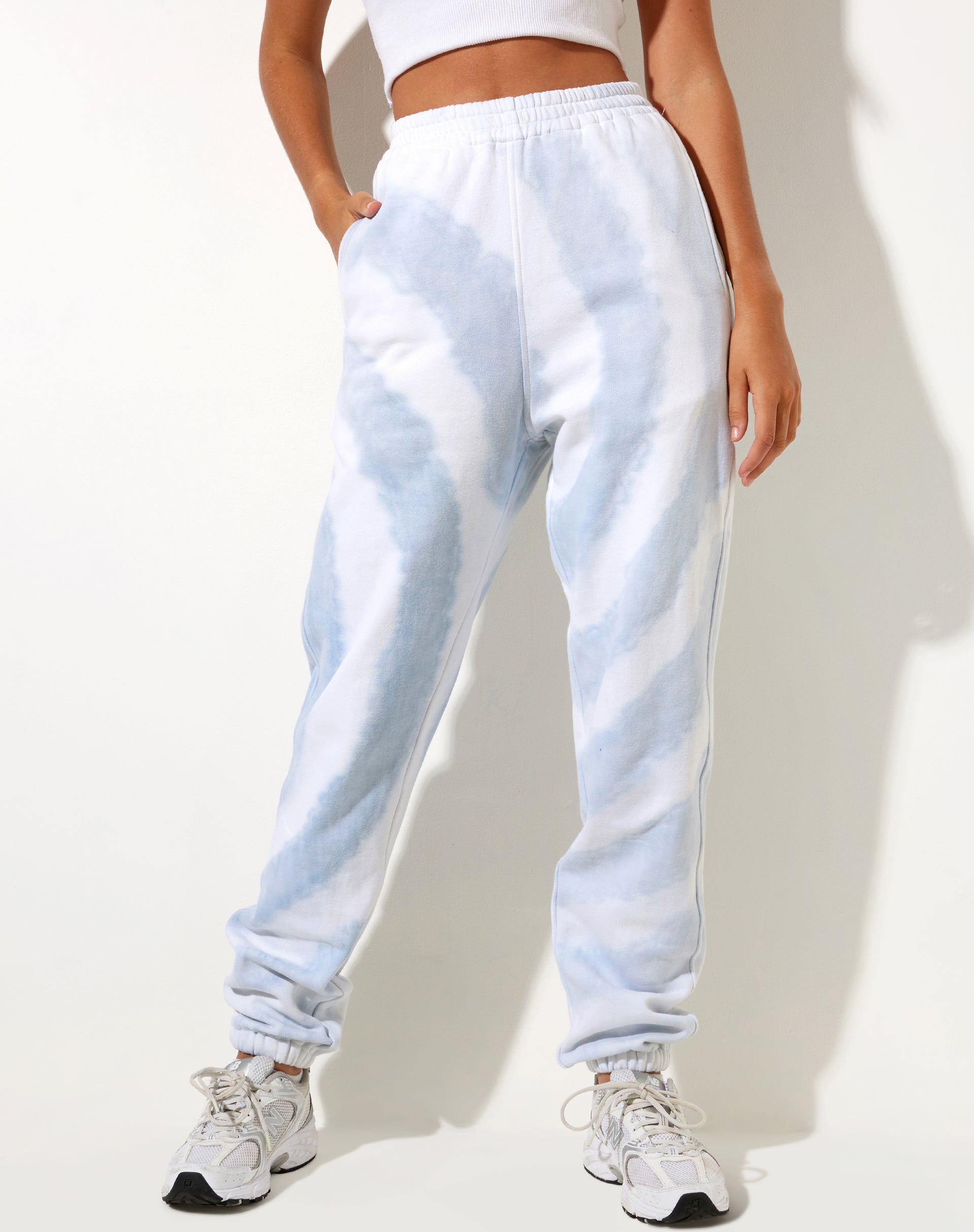 Imagen de Basta Jogger en azul y blanco Swirl Tie Dye