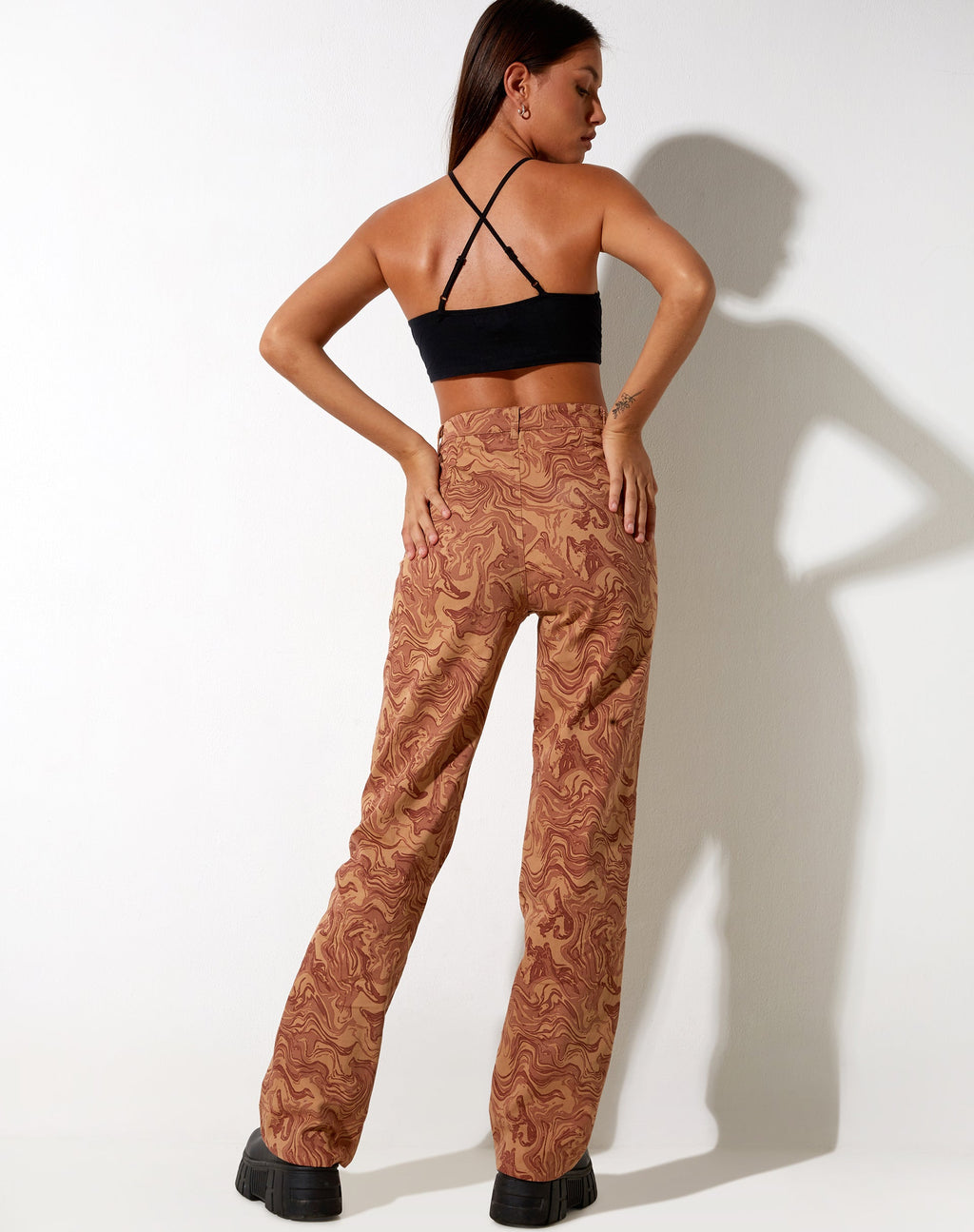 Pantalón Bhavna en marrón jaspeado fluido