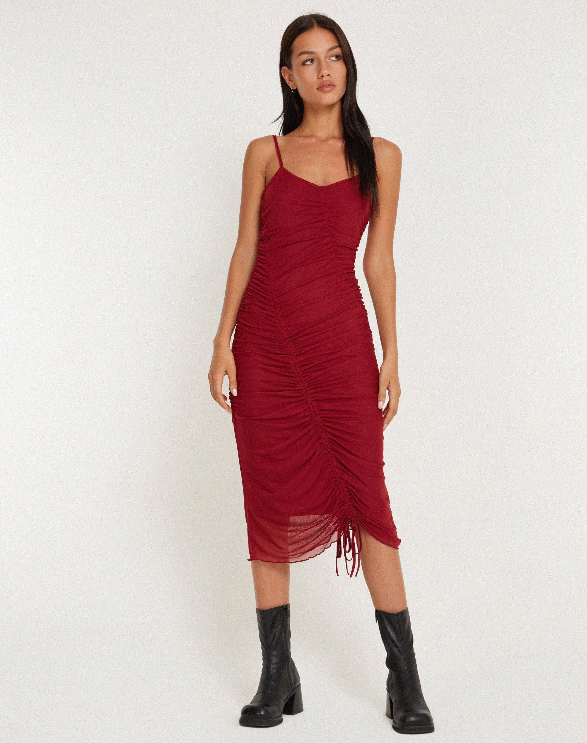 Imagen del vestido Dulcia Midi en burdeos