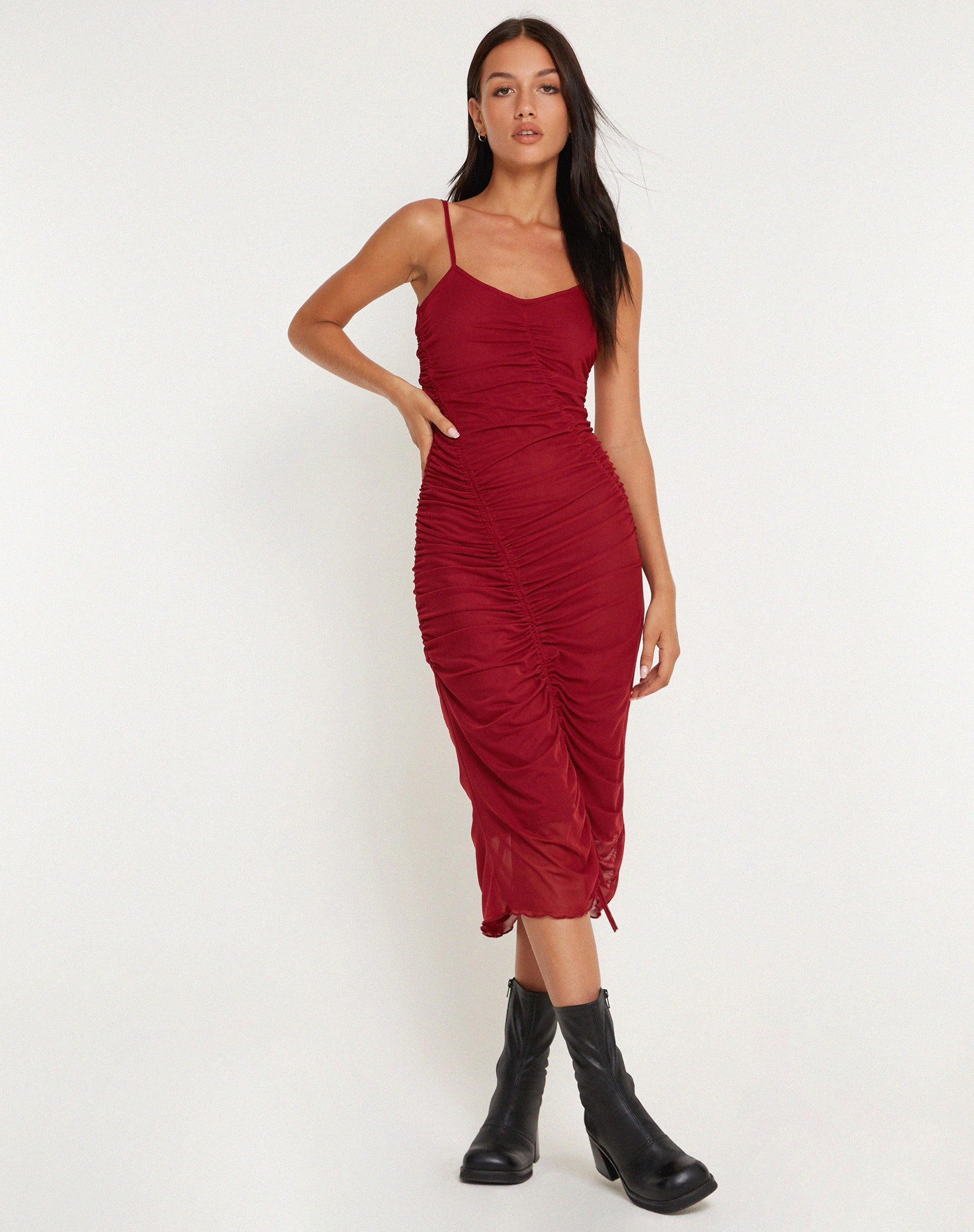 Imagen del vestido Dulcia Midi en burdeos
