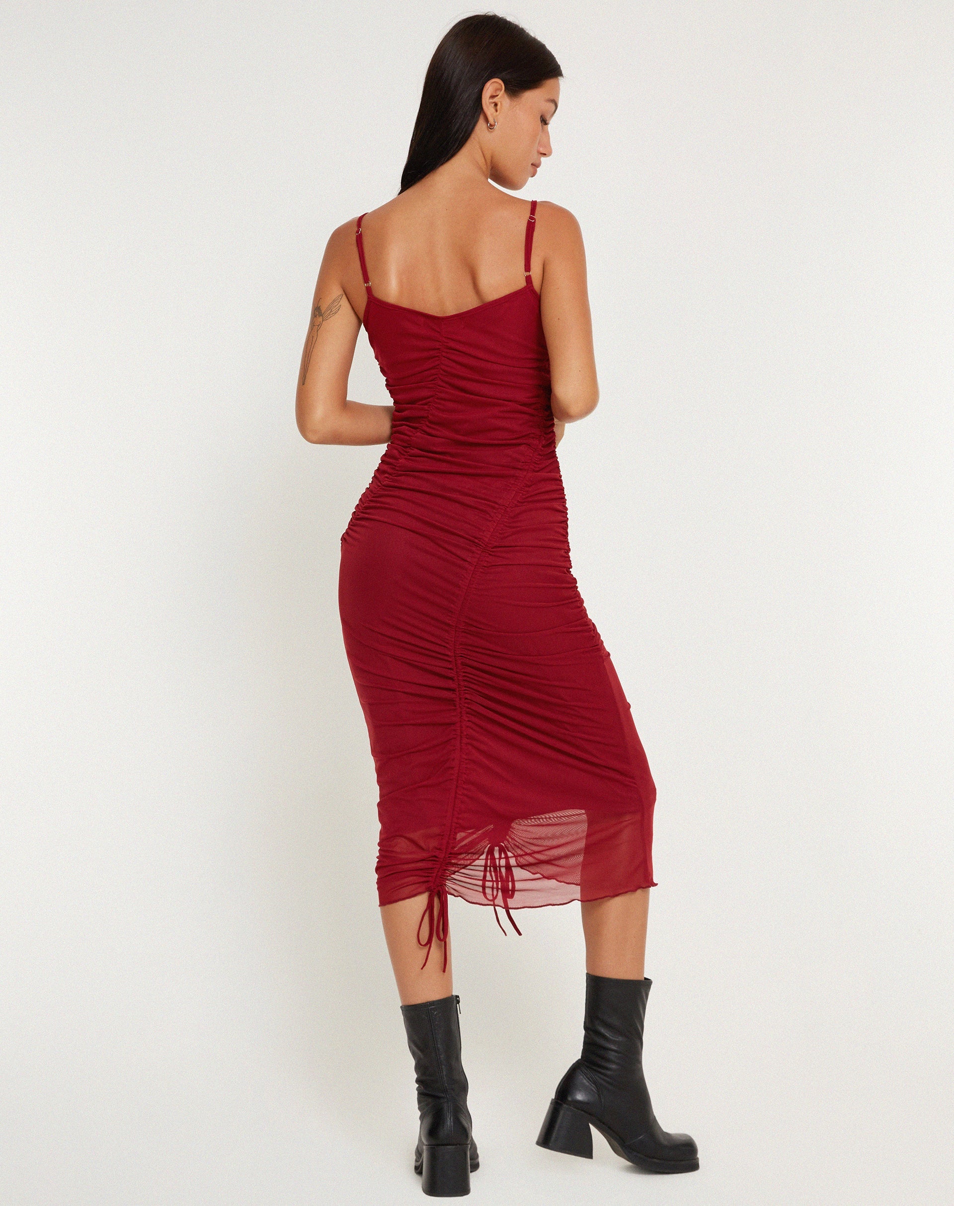 Imagen del vestido Dulcia Midi en burdeos