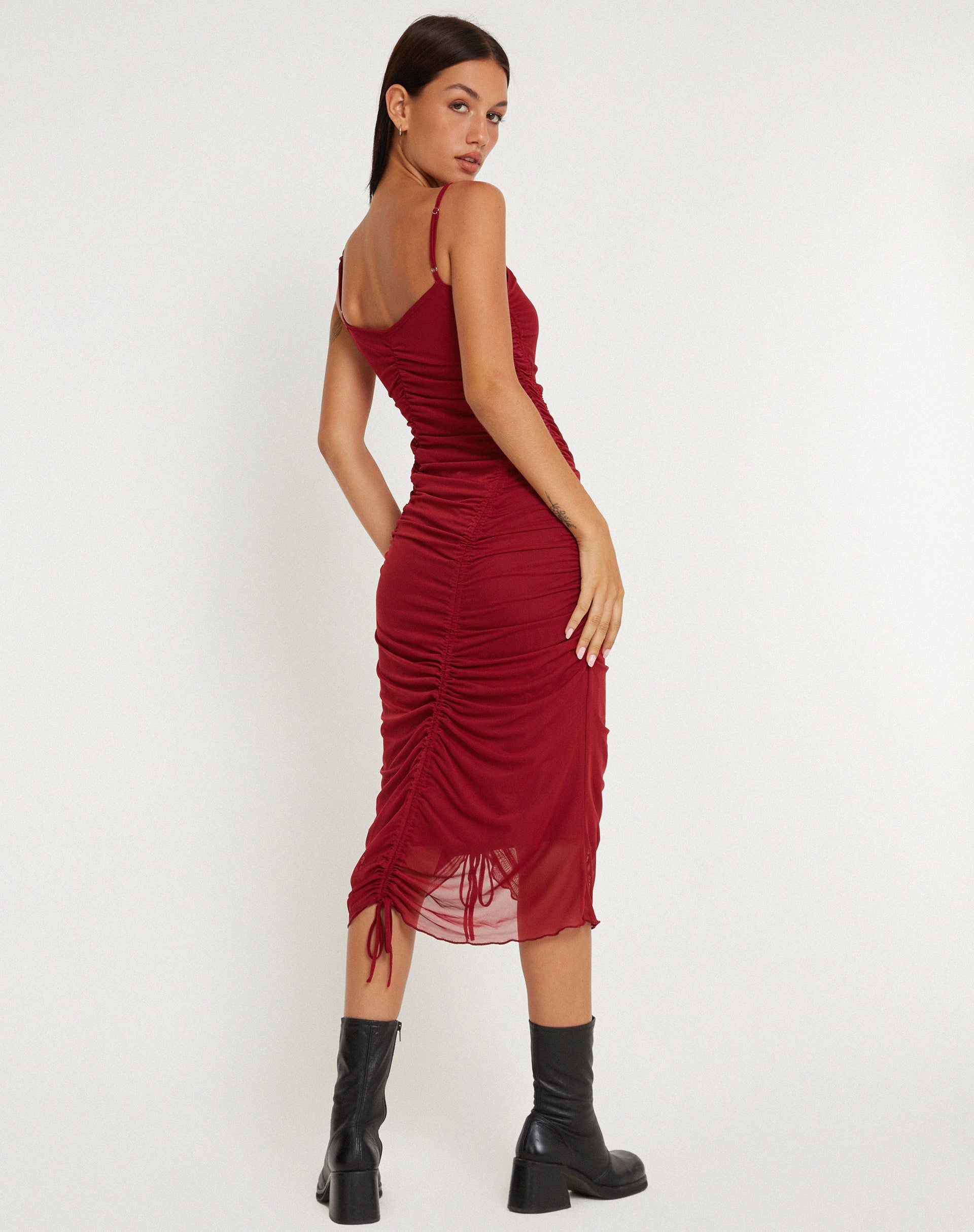 Imagen del vestido Dulcia Midi en burdeos
