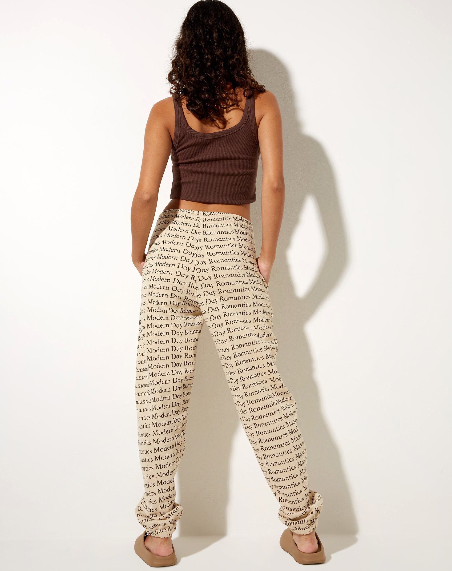 Imagen de Basta Jogger en Modern Day Romantics