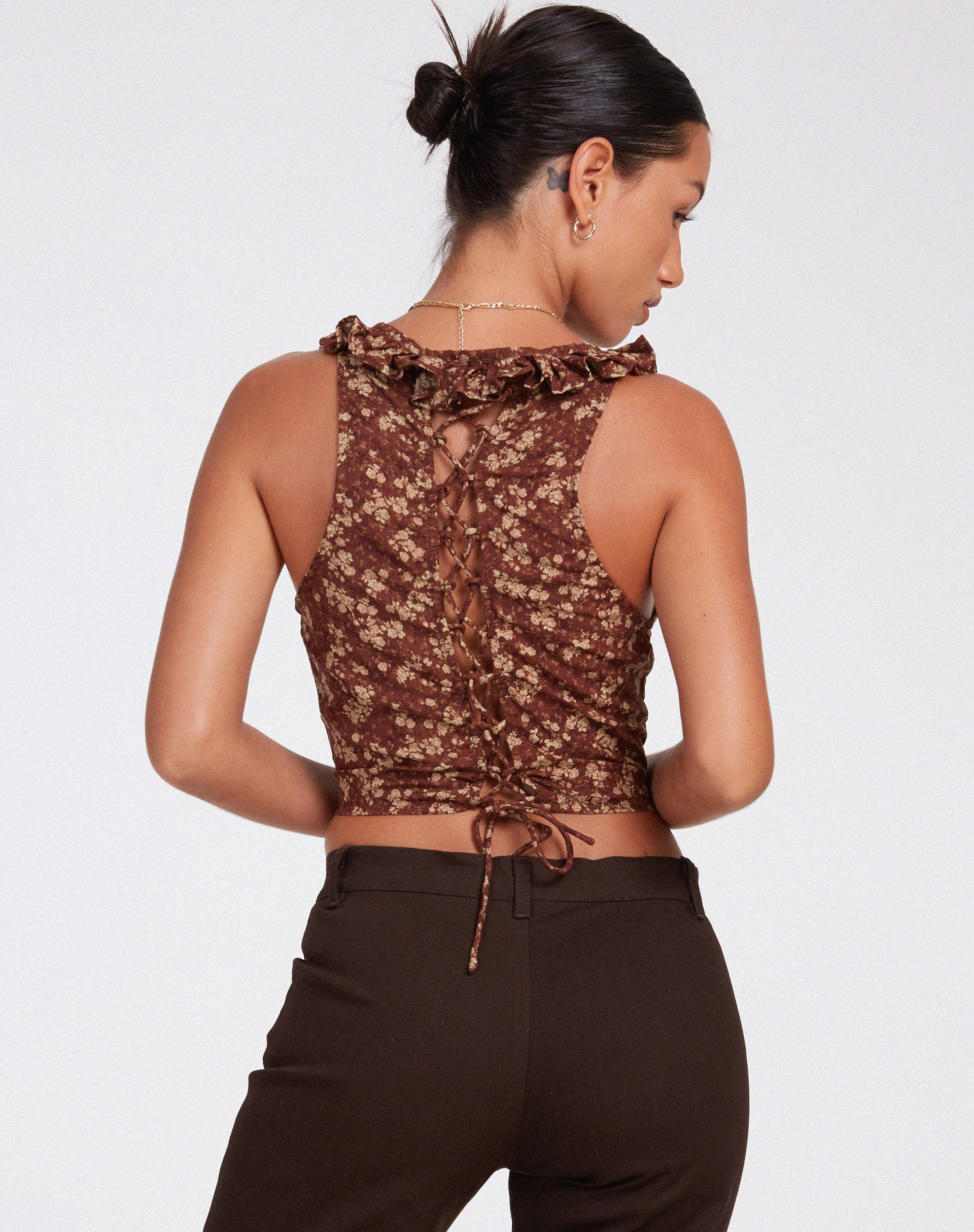 IMAGEN DE Julka Cami Top en Floral Marrón Tierra