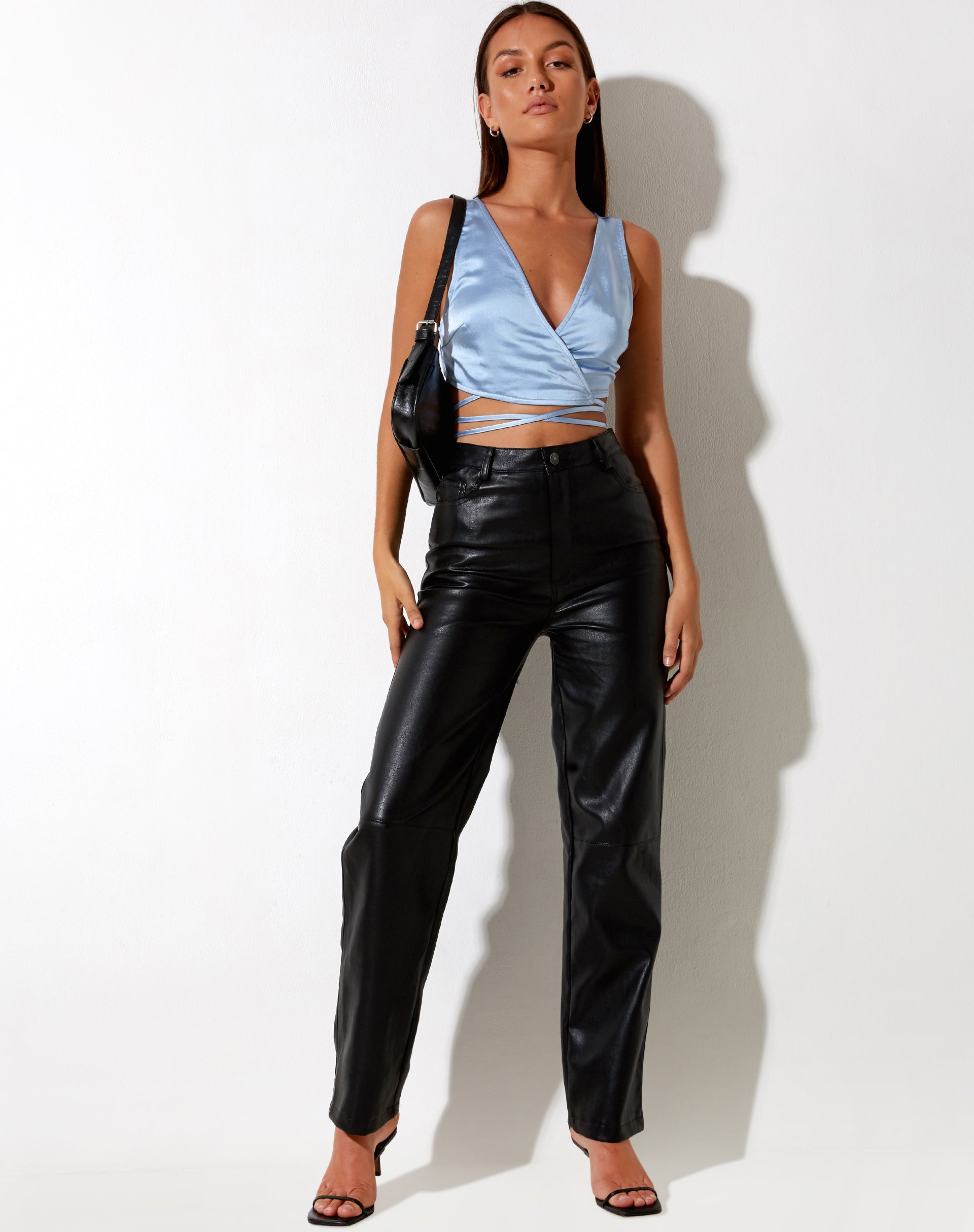 Imagen de Liliah Crop Top de satén azul claro