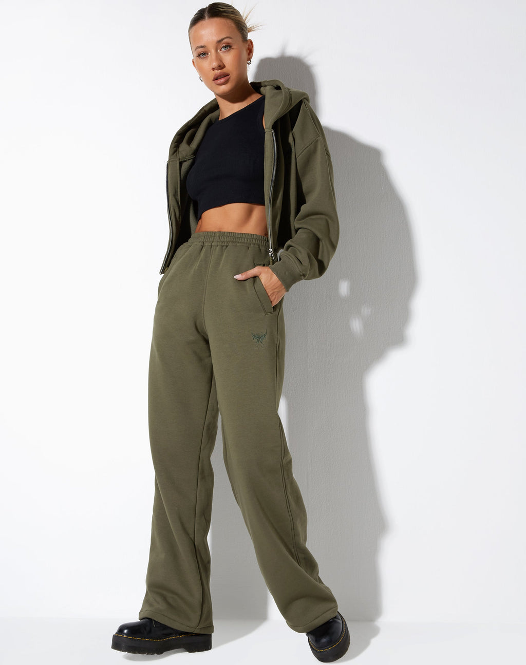 Leia Jogger en Grape Leaf Butterfly Embro