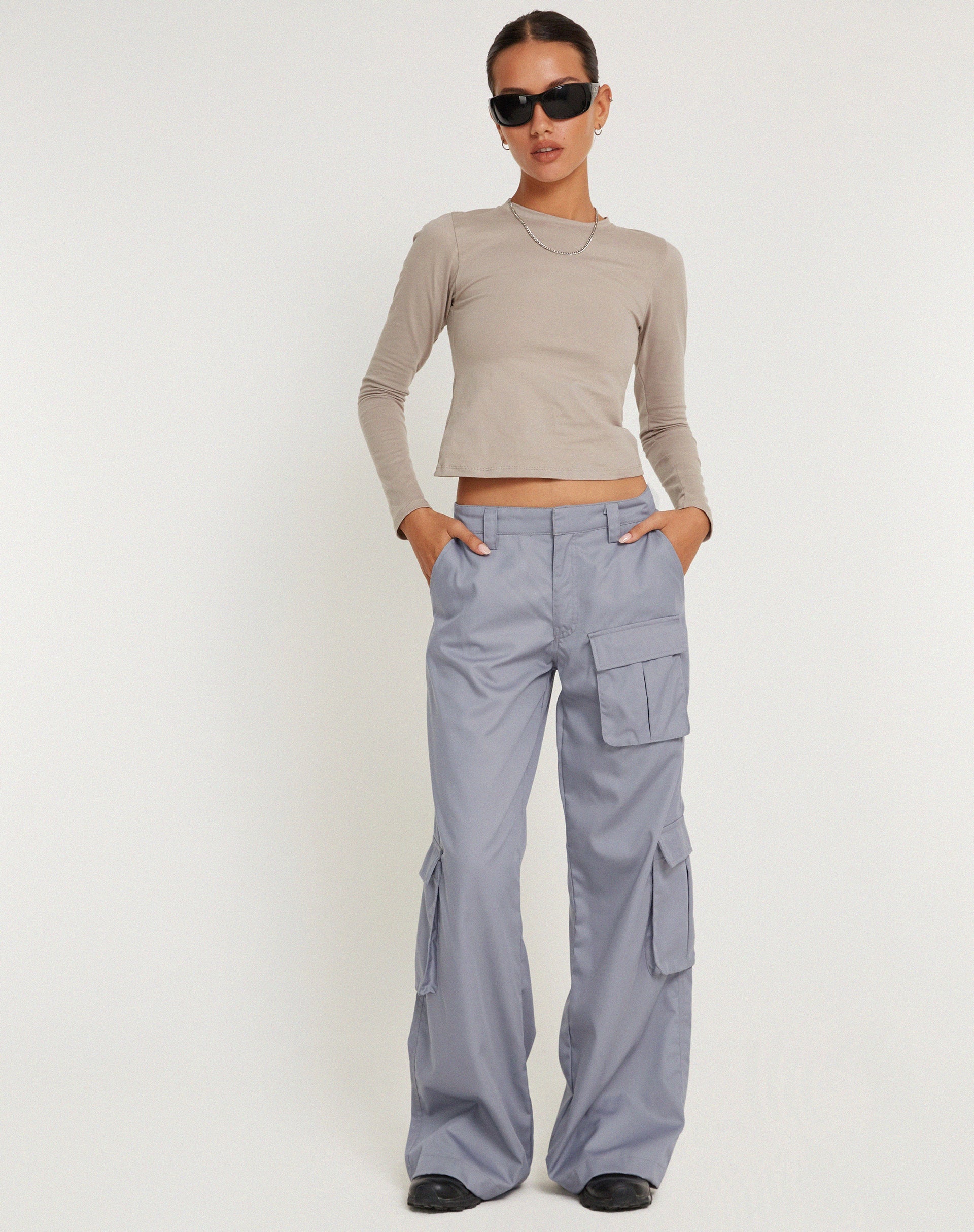 imagen de Lovis Low Rise Cargo Trouser en gris