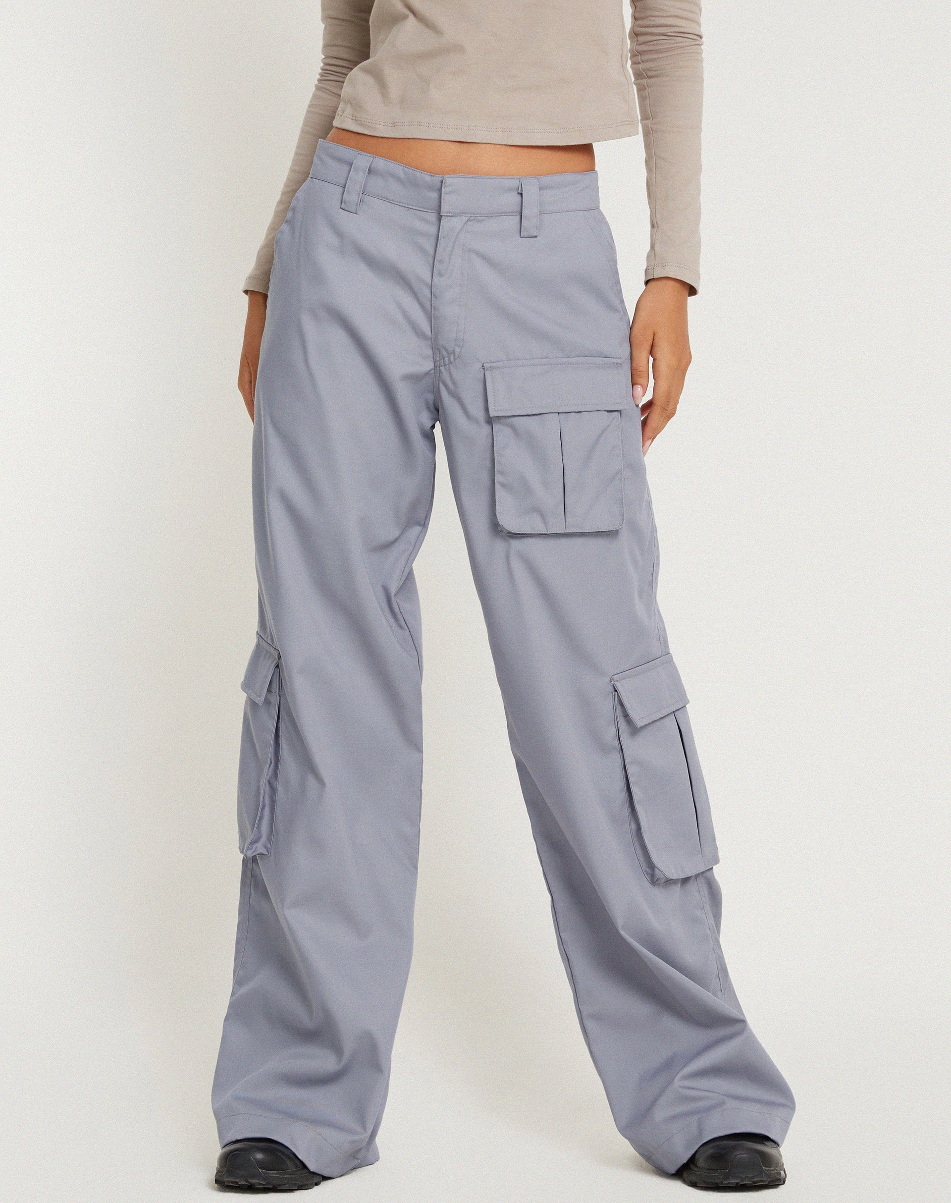 imagen de Lovis Low Rise Cargo Trouser en gris