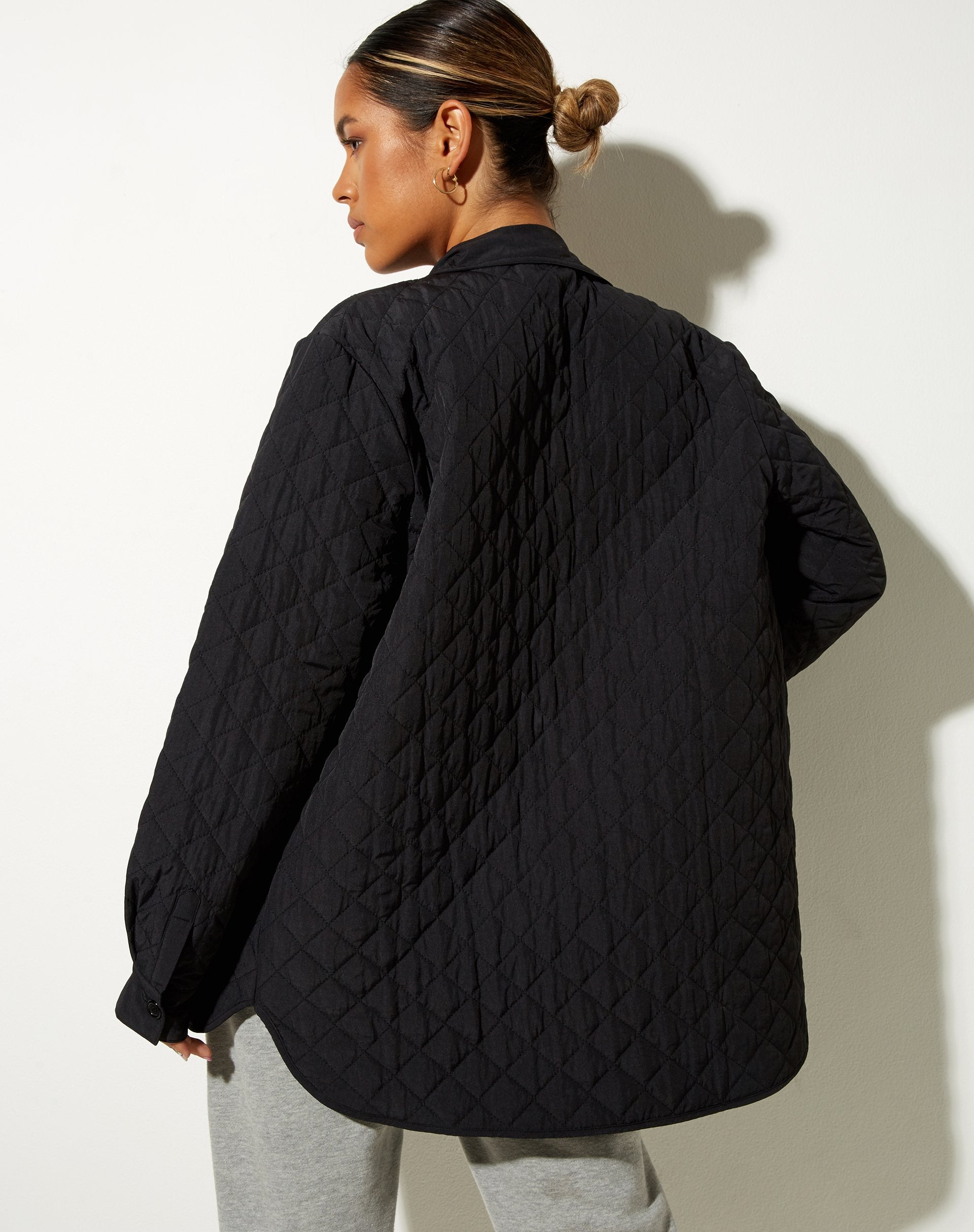 Imagen de la camisa Marcel en negro acolchado