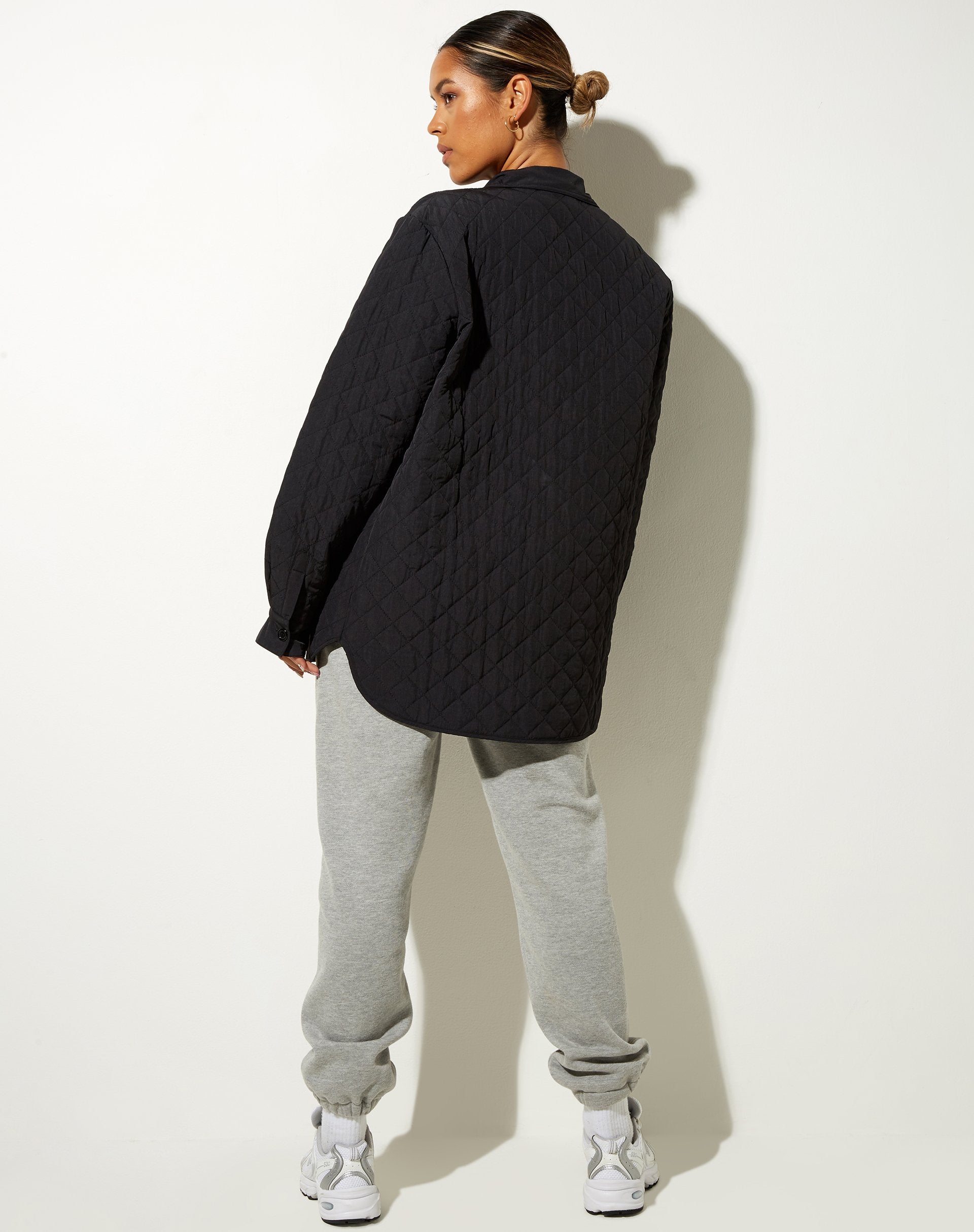 Imagen de la camisa Marcel en negro acolchado