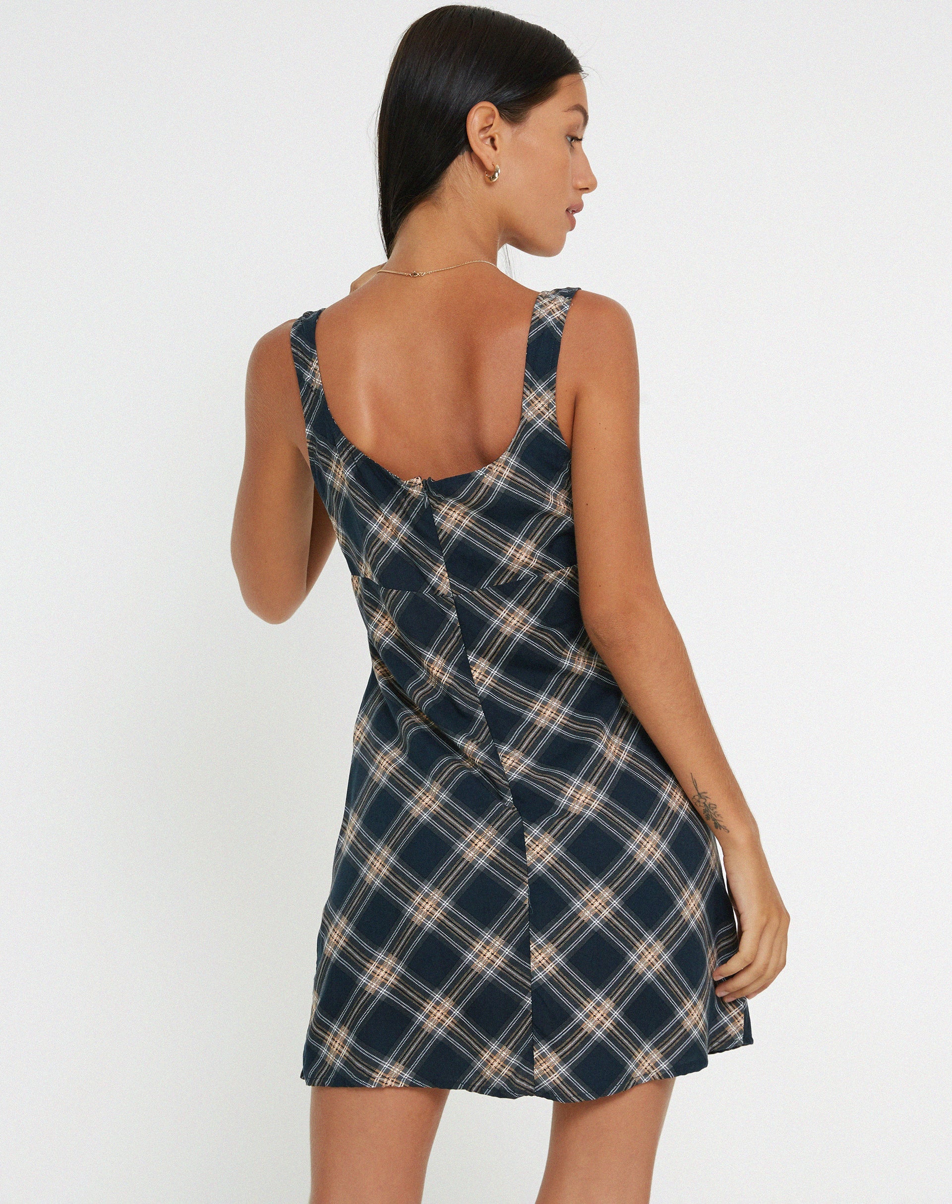 IMAGEN DE Mehra Slip Dress en cuadros de los años 20 negro y gris