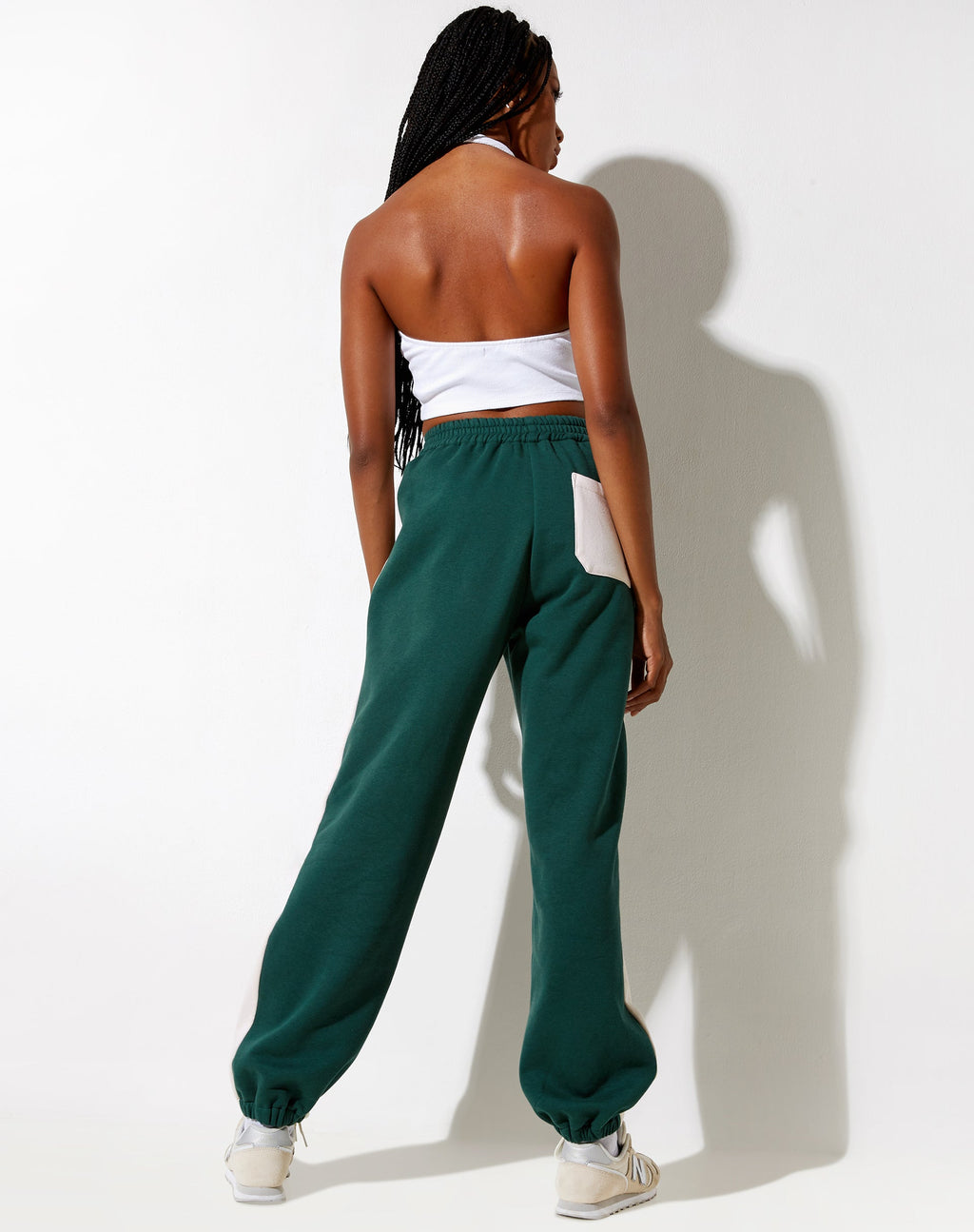 Basile Jogger en verde bosque y blanco invierno