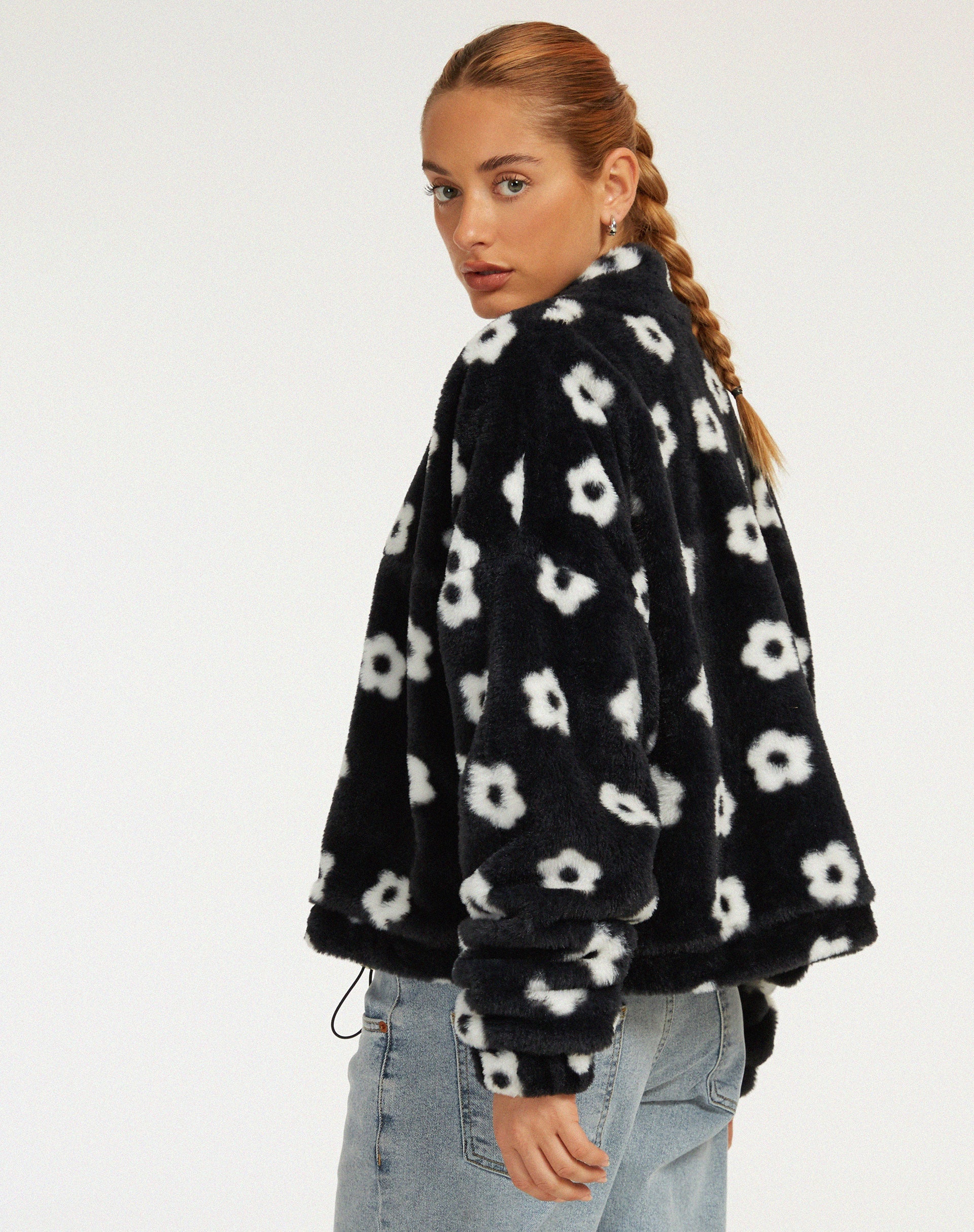 Imagen de la chaqueta Nero en blanco y negro margarita