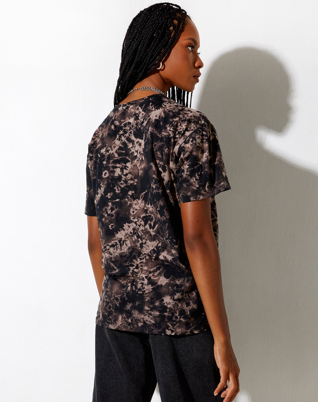 Camiseta básica oversize en humo de petróleo