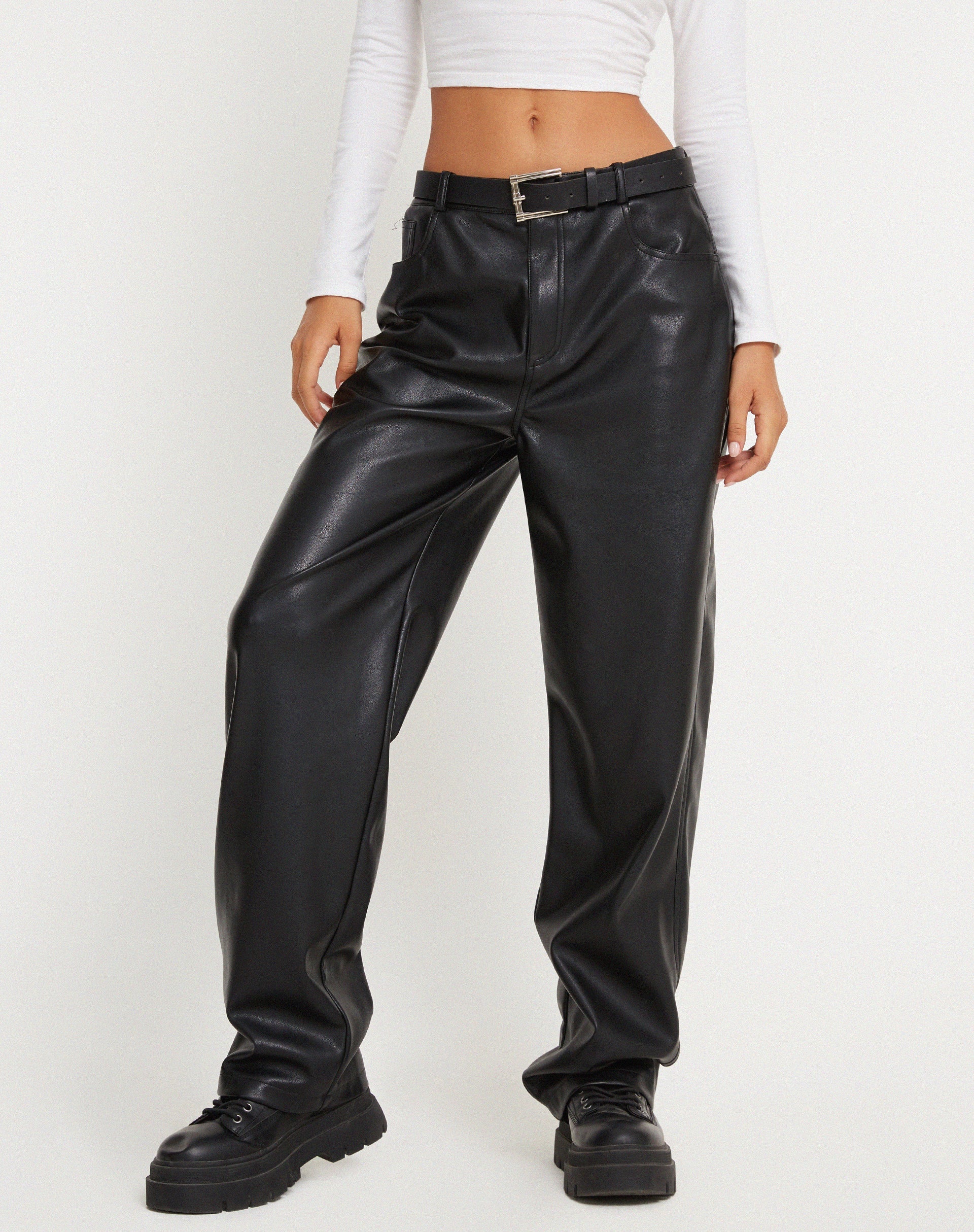 Imagen de MOTEL X OLIVIA NEILL Pantalón Paralelo en Pu Negro