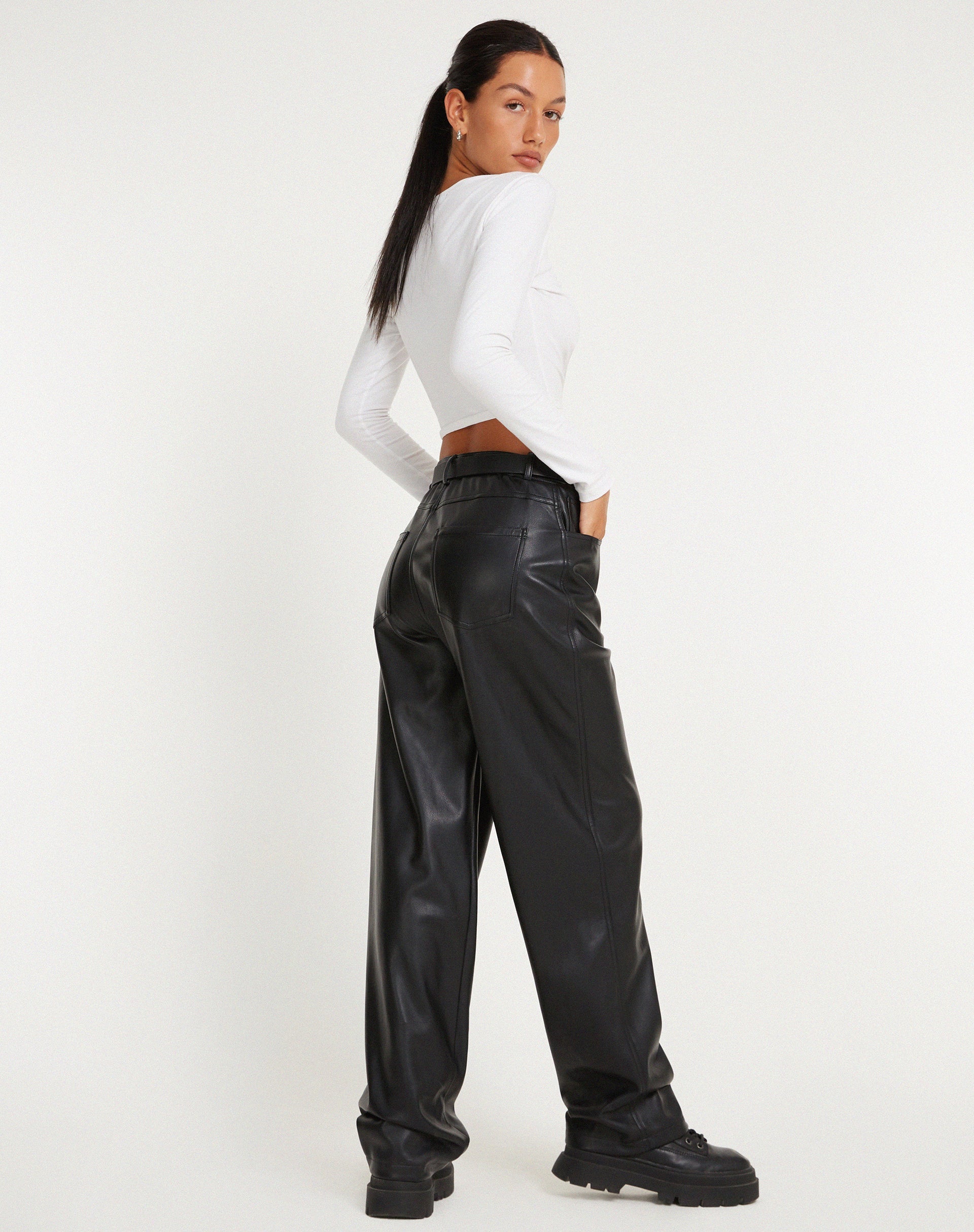 Imagen de MOTEL X OLIVIA NEILL Pantalón Paralelo en Pu Negro