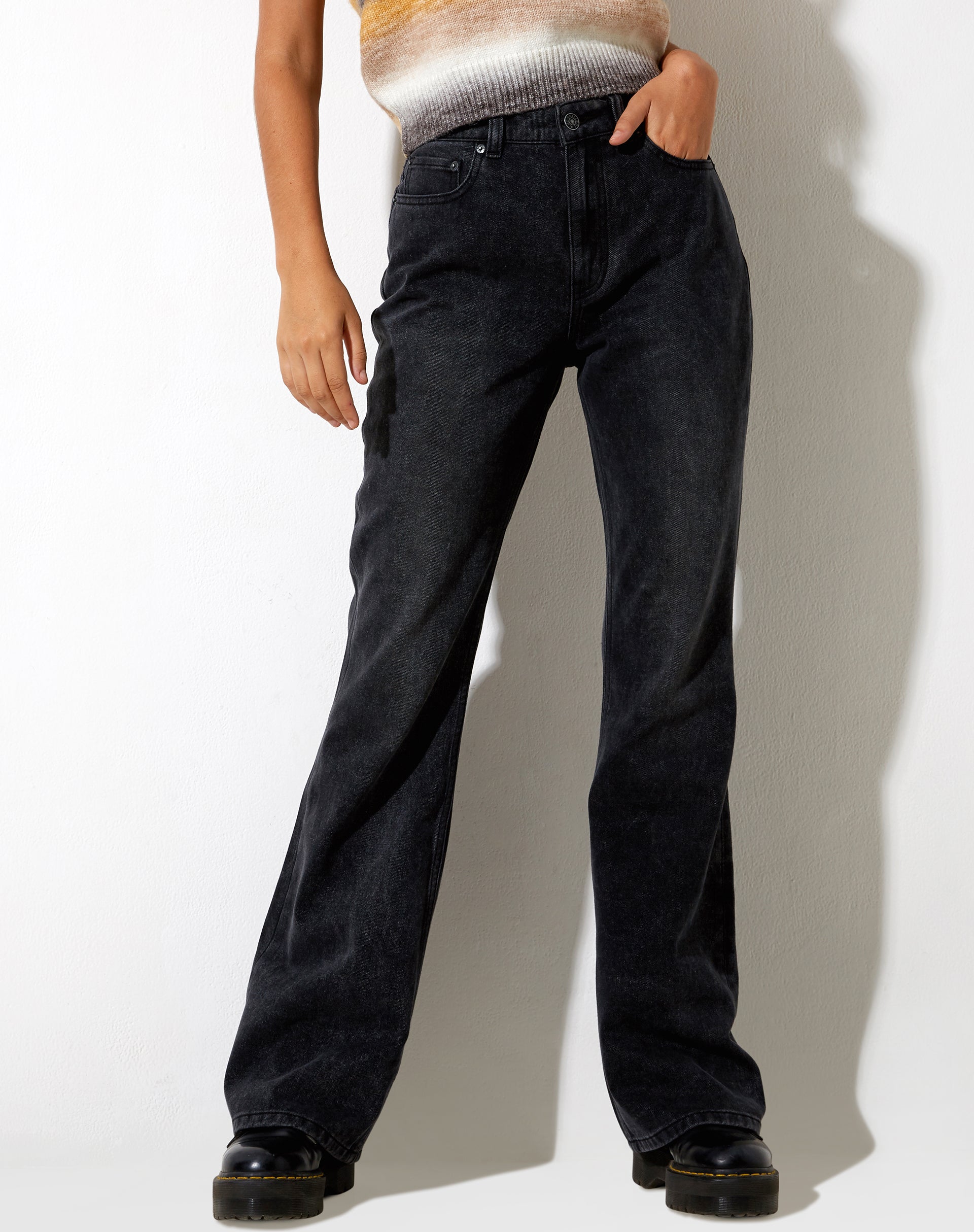 Imagen de Relaxed Bootleg Jeans en negro Grunge
