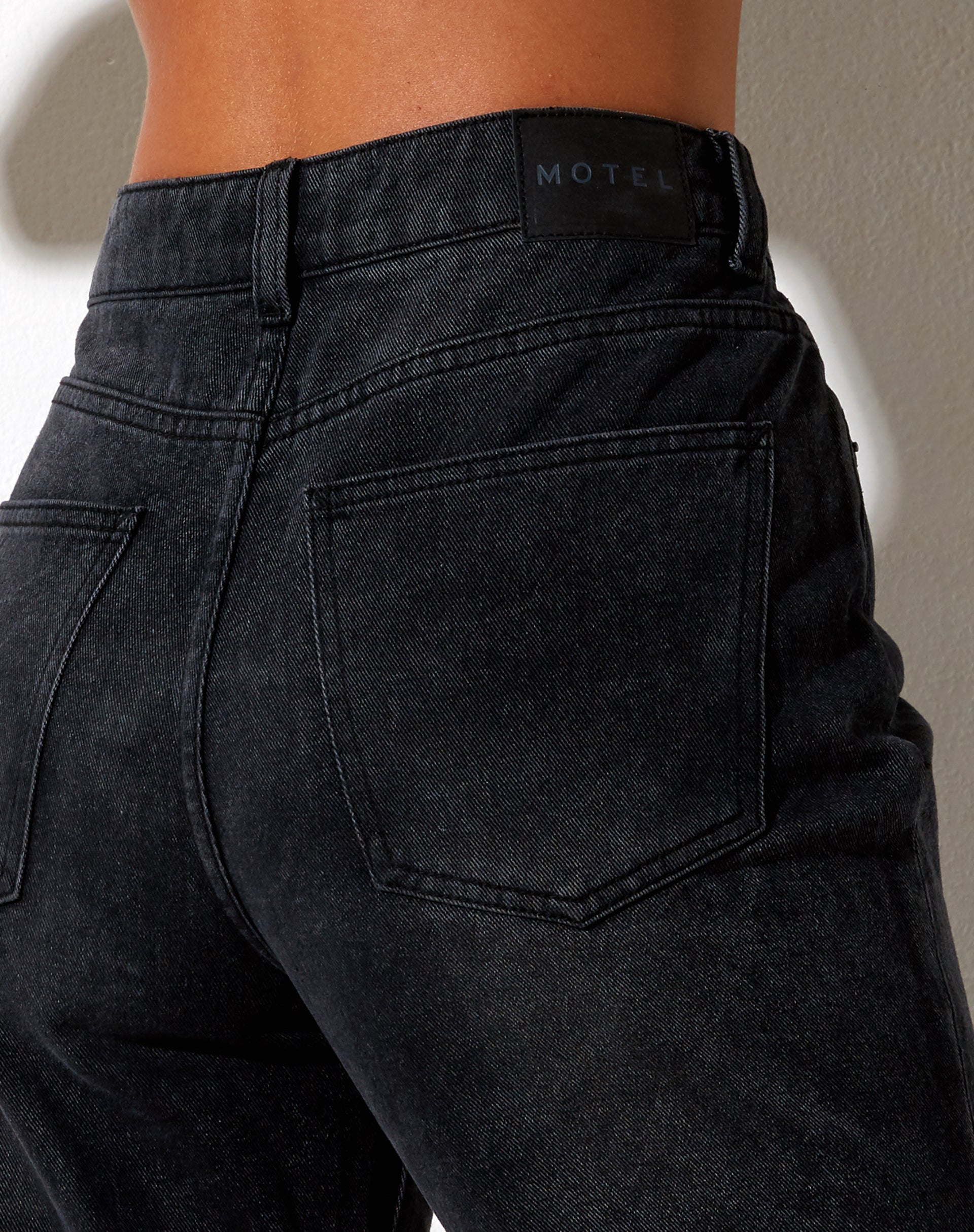 Imagen de Relaxed Bootleg Jeans en negro Grunge