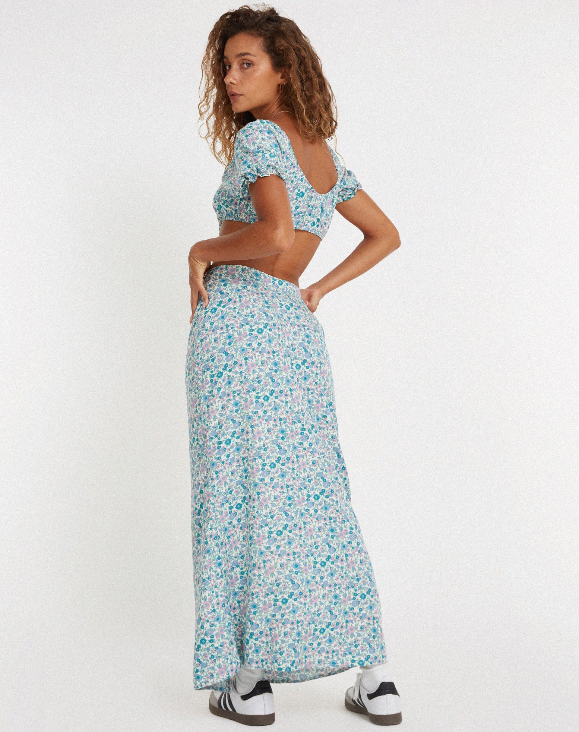 imagen de Rima Midi Skirt in Flower Power Blue