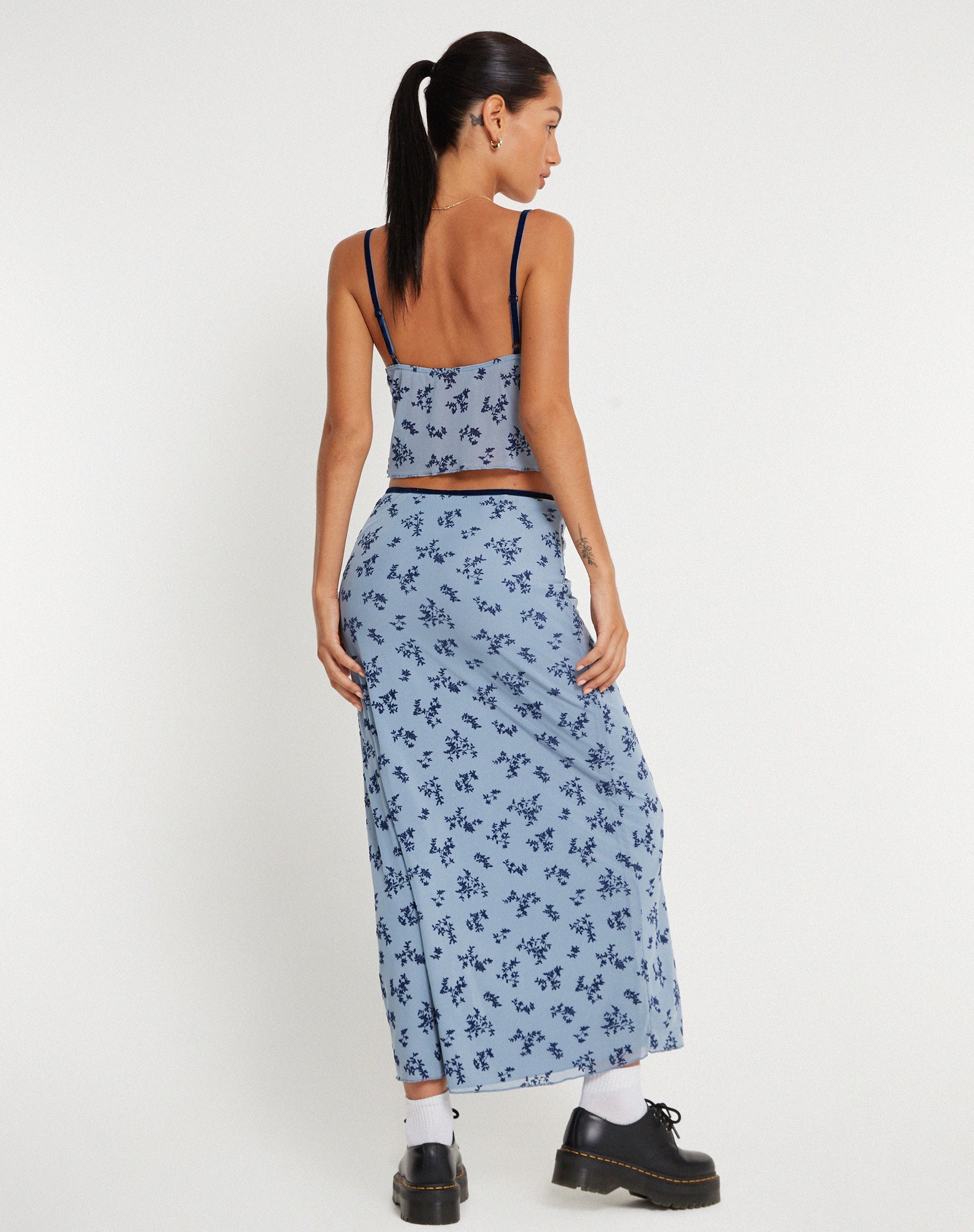 imagen de Rinzi Maxi Skirt in Light Blue Black Botanist Flocking