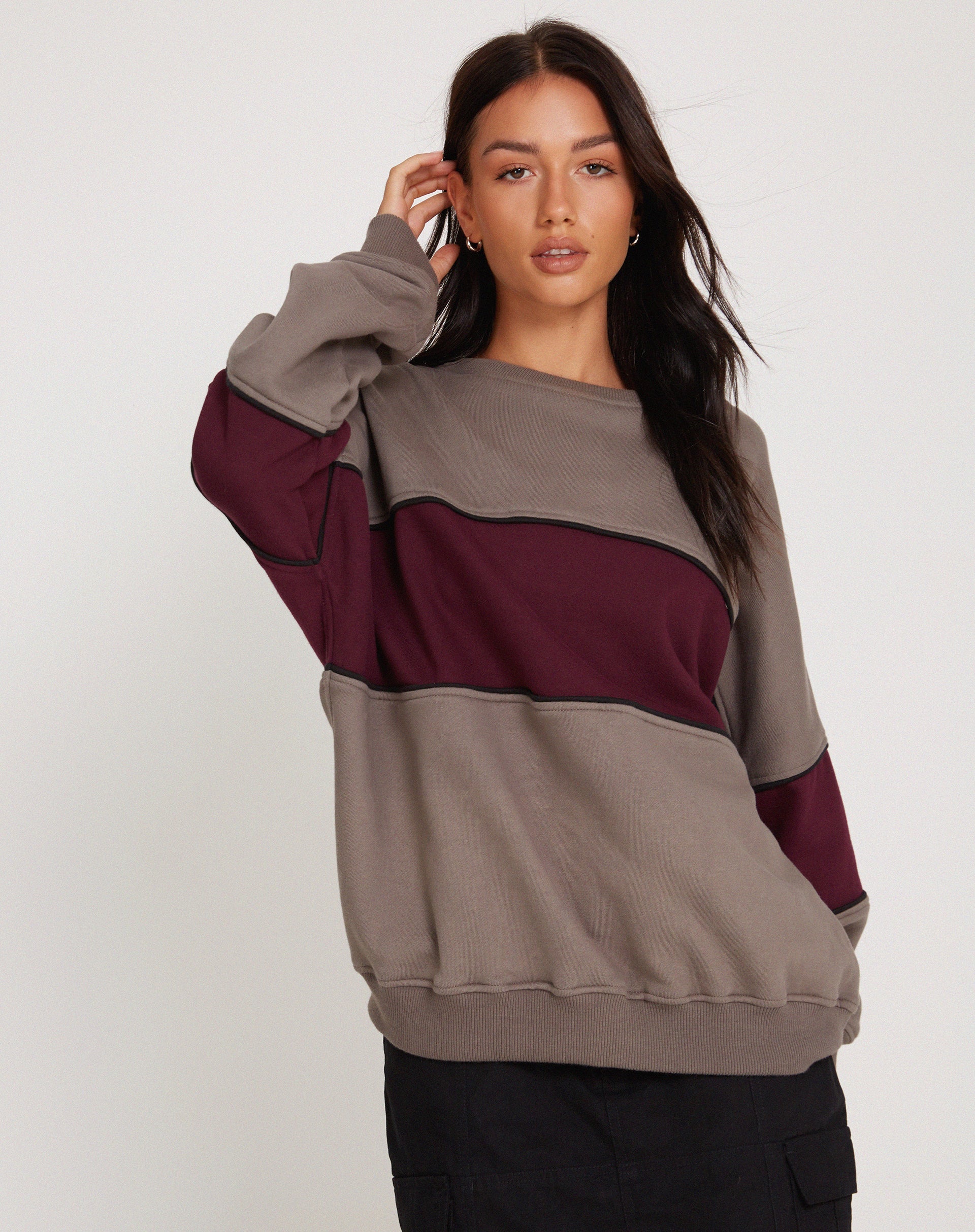 Imagen de la sudadera Samara en Cloudburst Oxblood Negro
