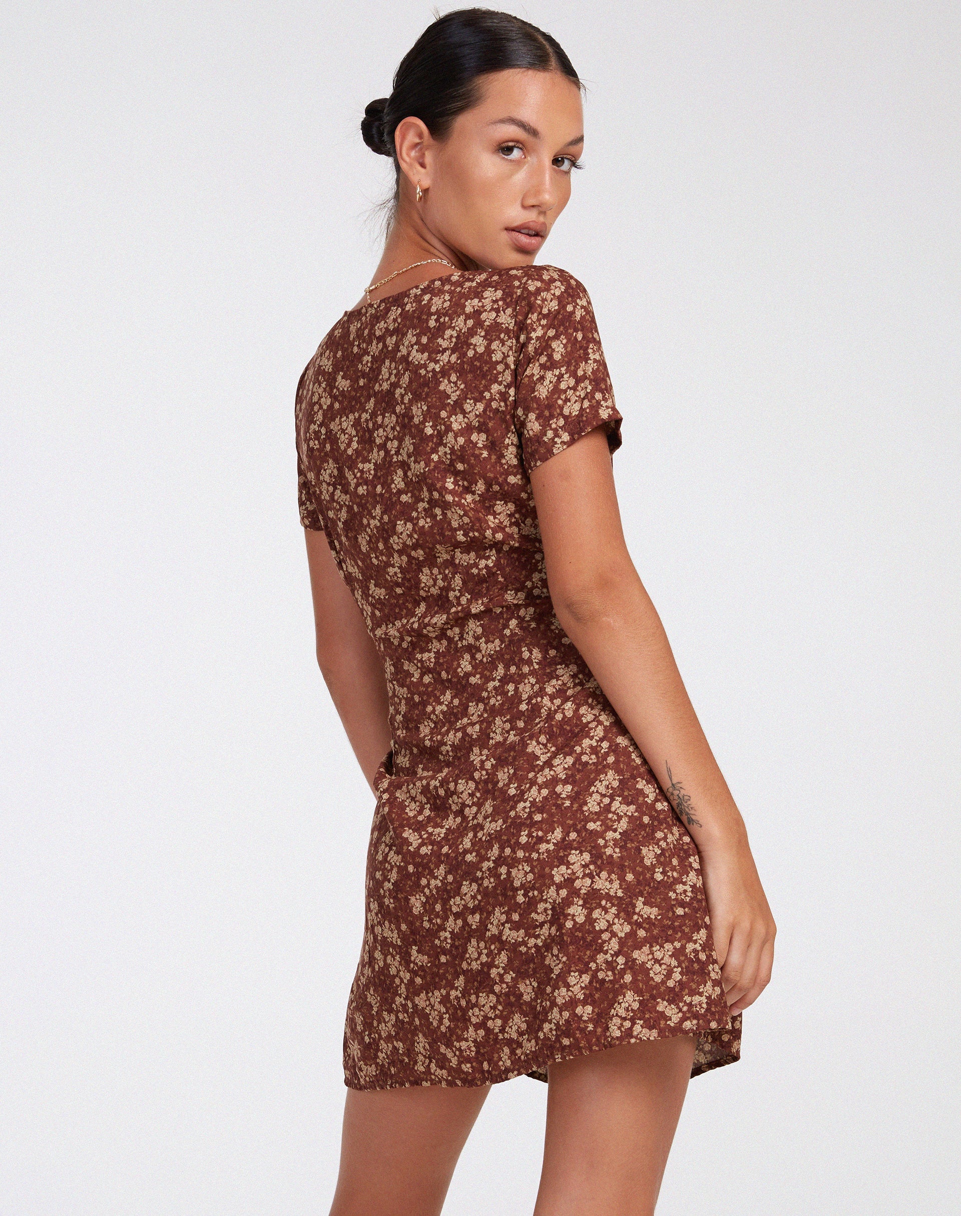 IMAGEN DEL Vestido de Día Zavacca en Floral Marrón Tierra