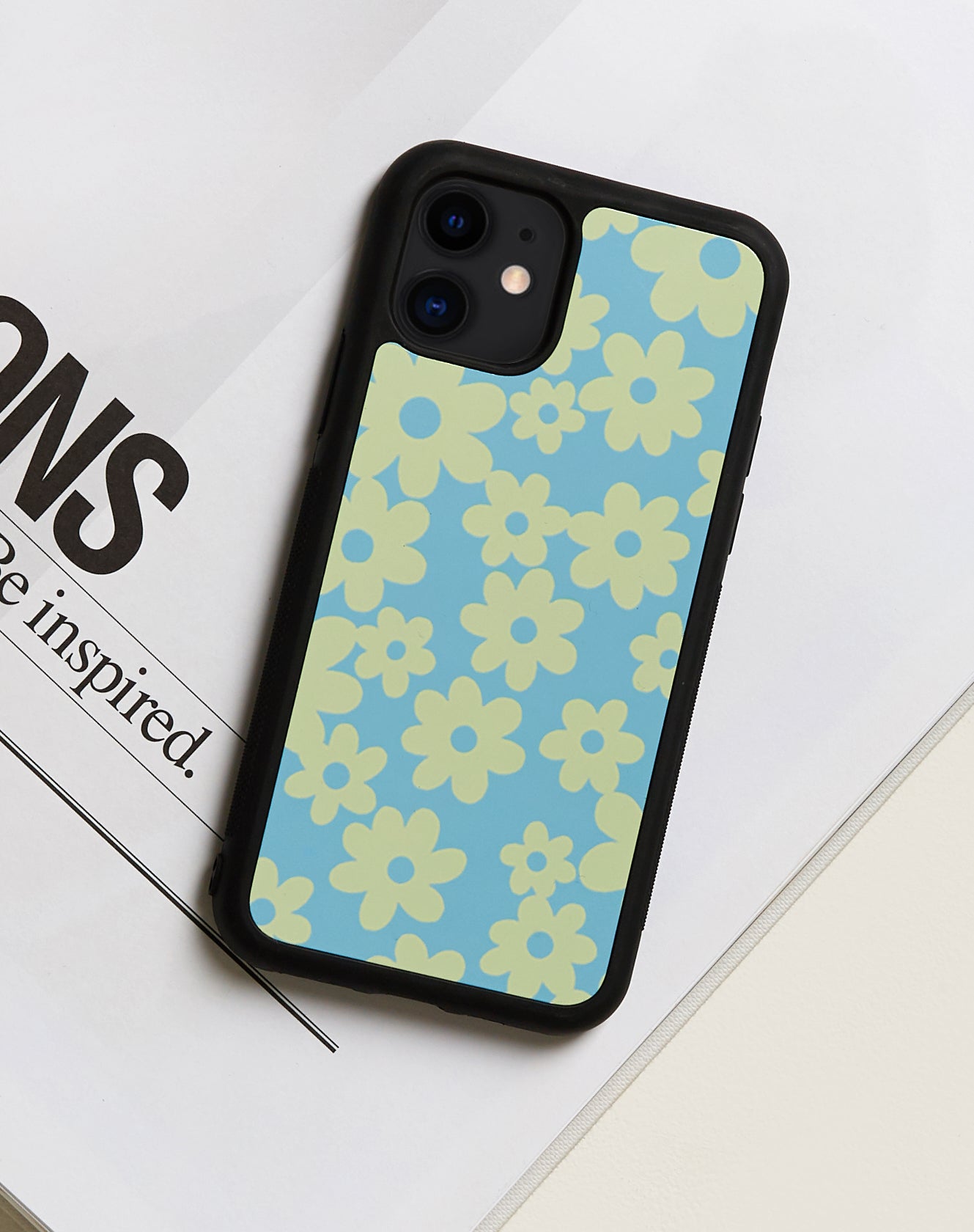 Imagen de la funda para Iphone Motel X Barbara Kristoffersen en azul margarita retro