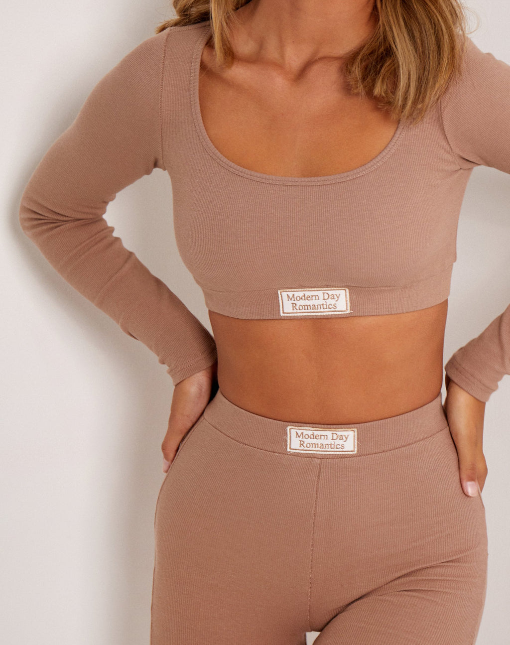 Top Esmera en visón plateado en Modern Day Label Embro