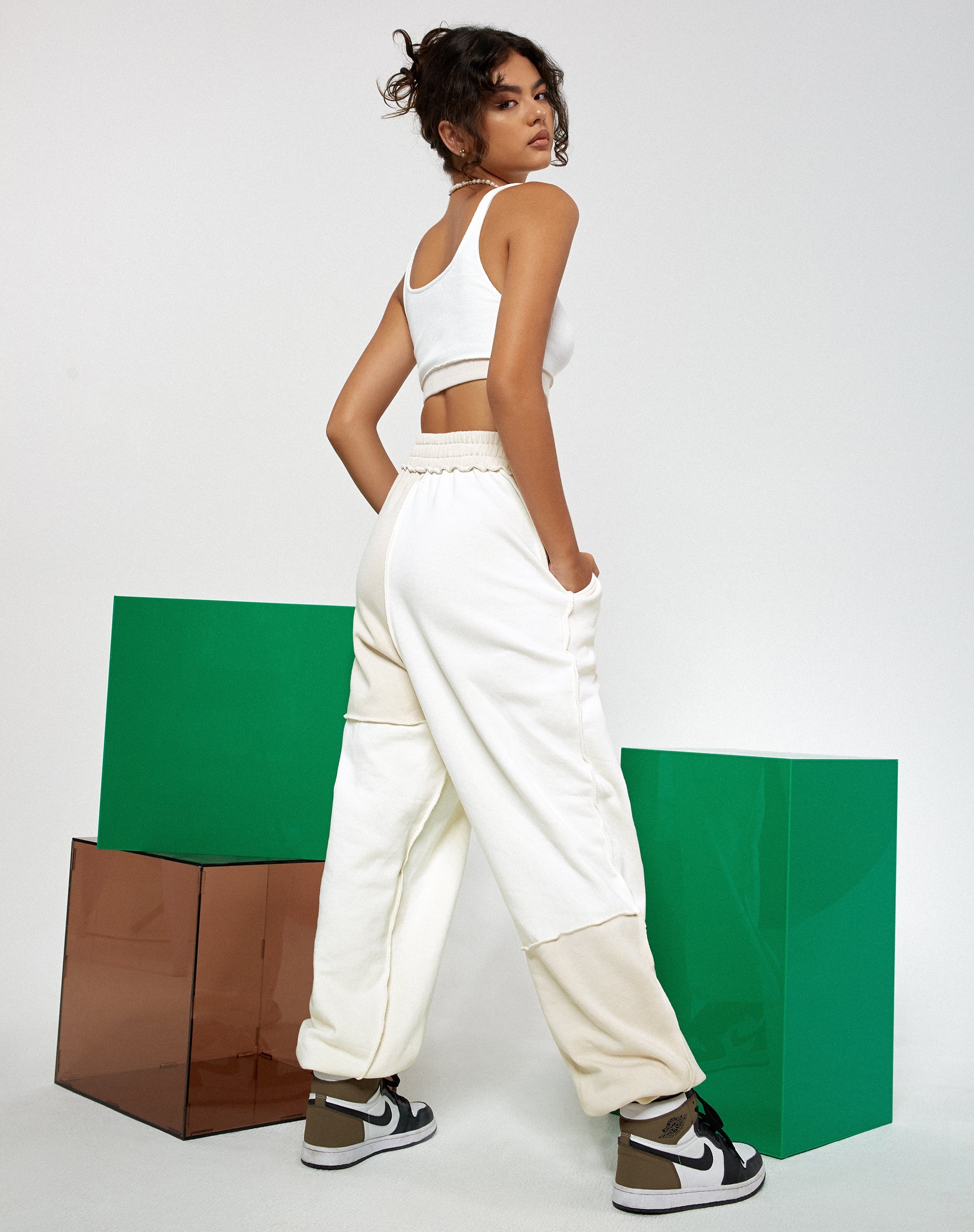Imagen de Motel X Barbara Kristoffersen Ricci Crop Top en paneles marfil y blanco invierno
