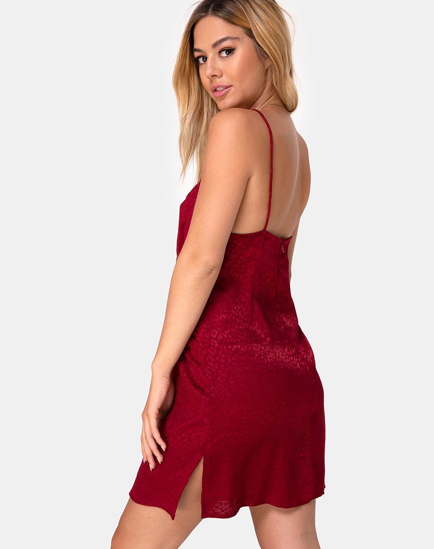 Rilia Slip Dress en Satén Chita Frambuesa