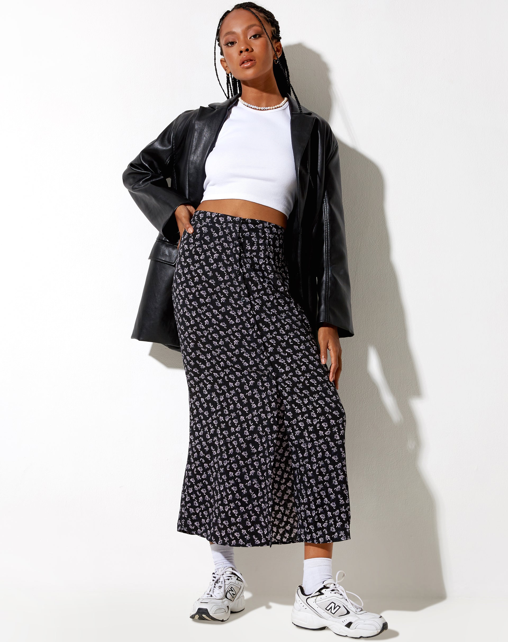 Imagen de Rima Falda Midi en Base Oscuro Floral Negro