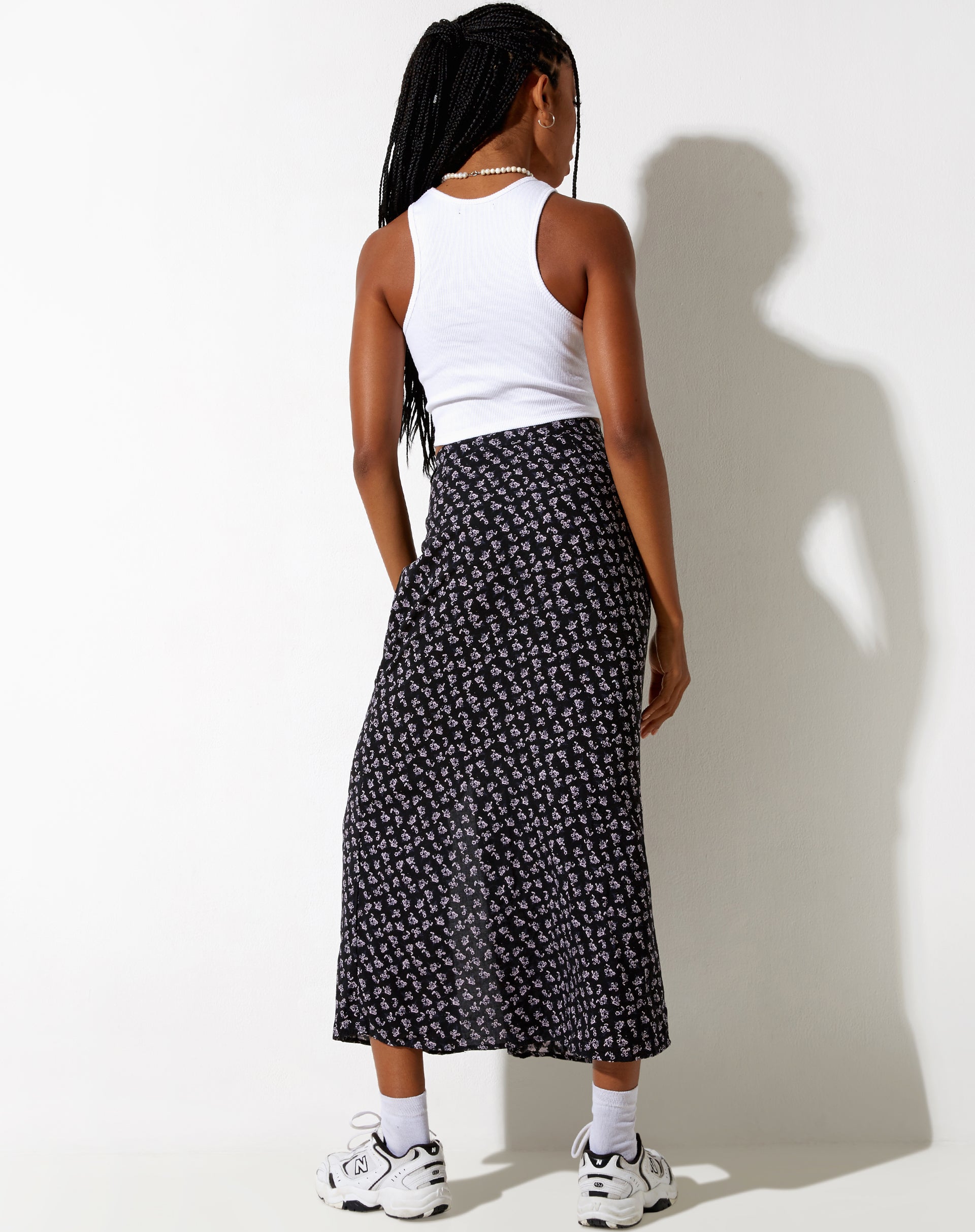 Imagen de Rima Falda Midi en Base Oscuro Floral Negro
