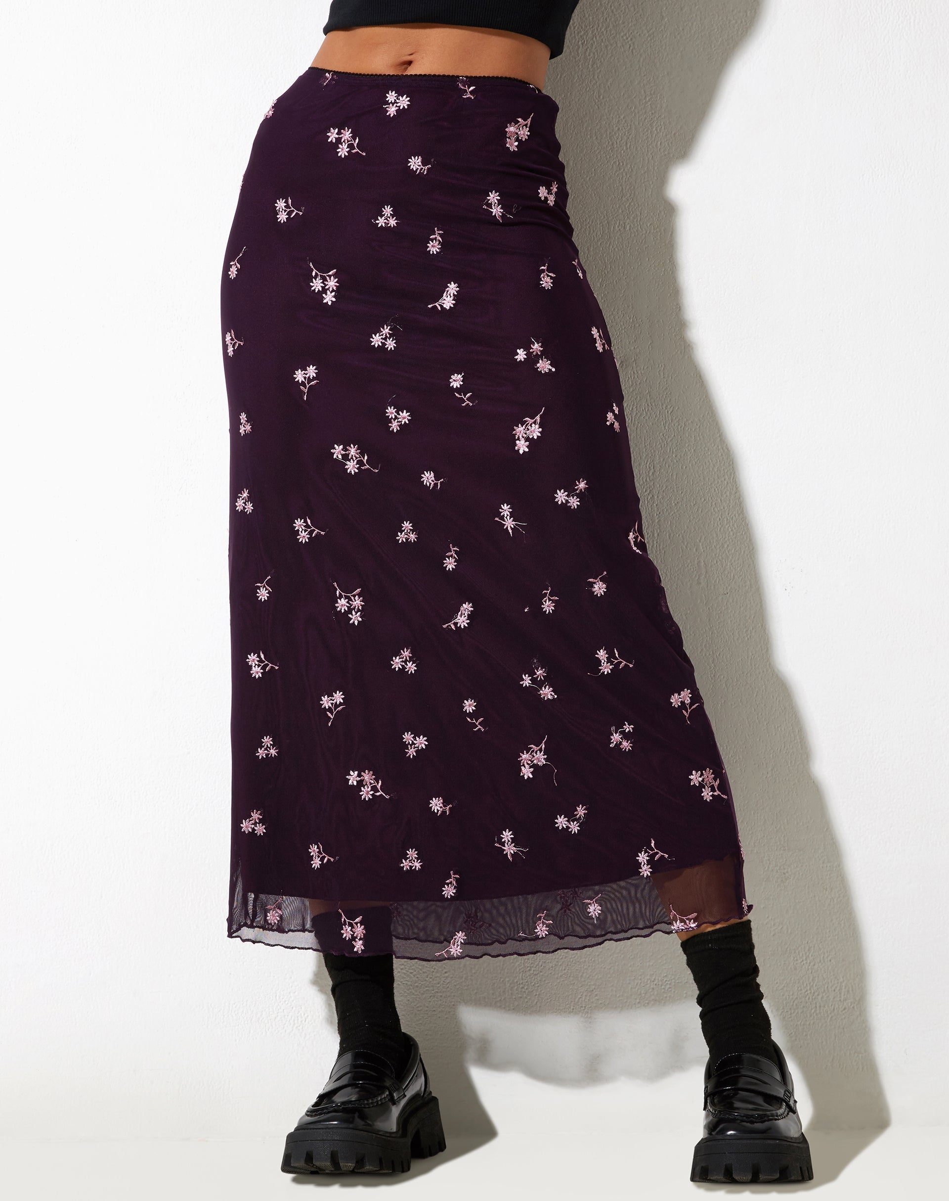 imagen de Rindu Maxi Skirt in Plum Daisy Embro