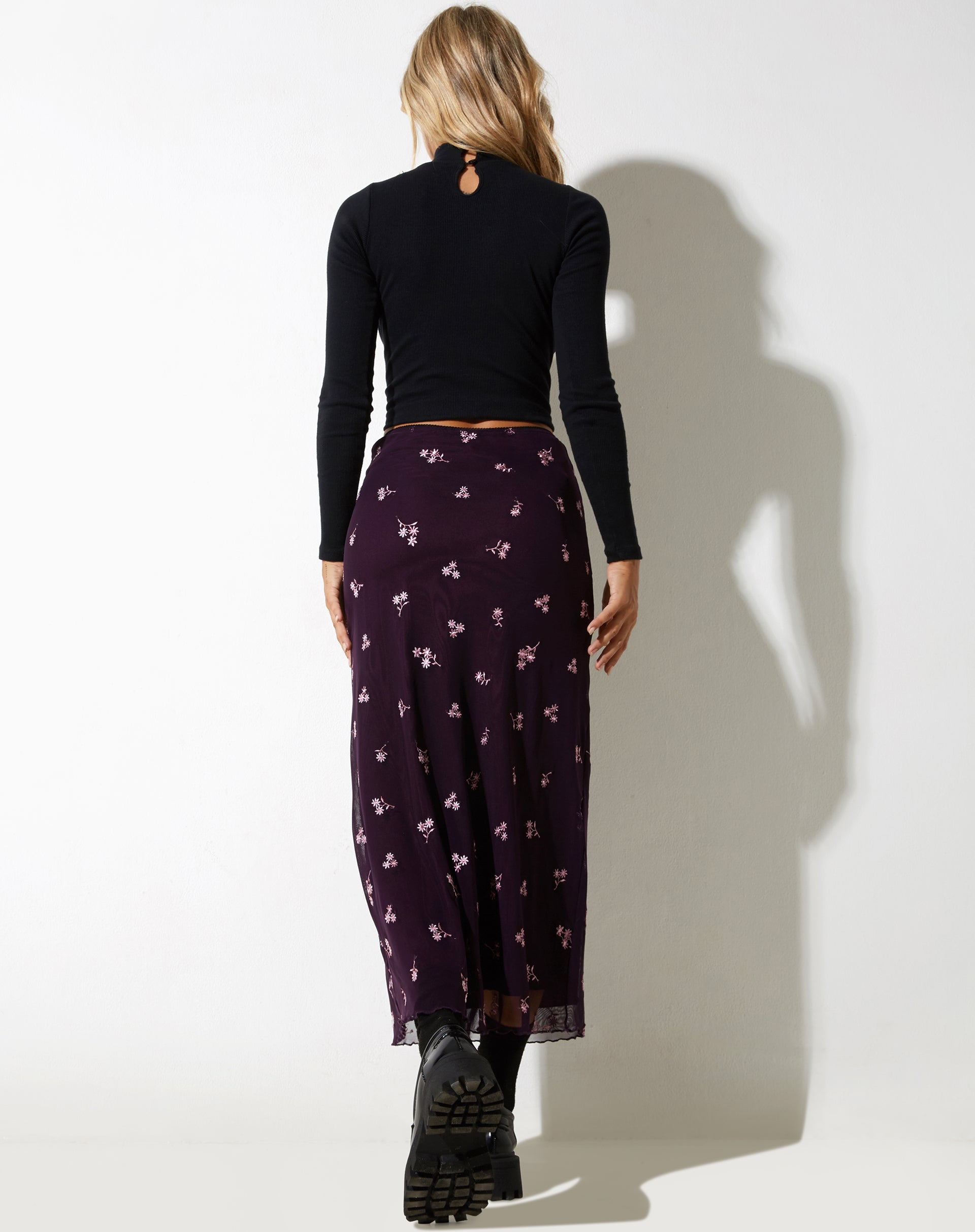 imagen de Rindu Maxi Skirt in Plum Daisy Embro