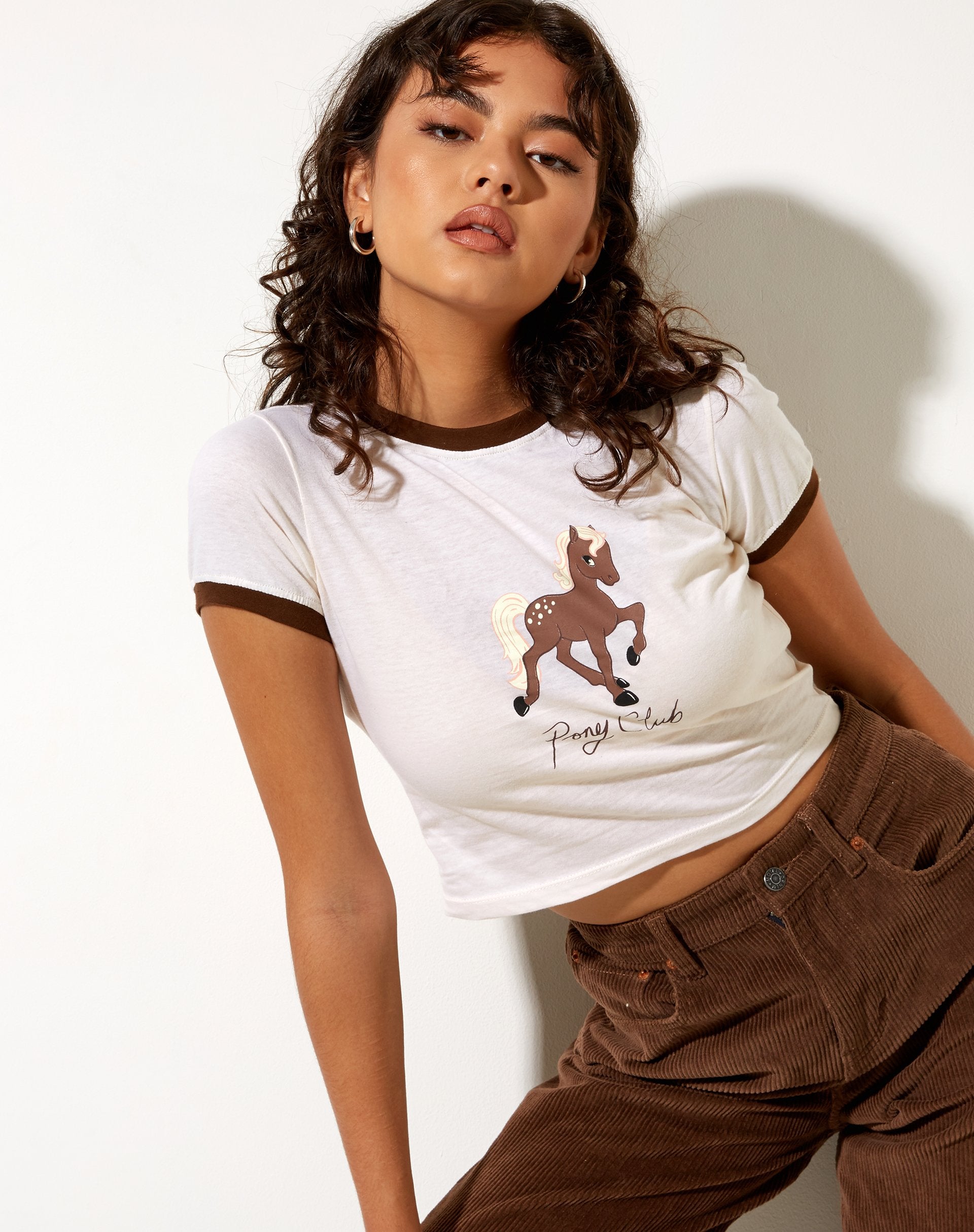 Imagen de Ringer Tee in Winter White Bind Cocoa Pony Club
