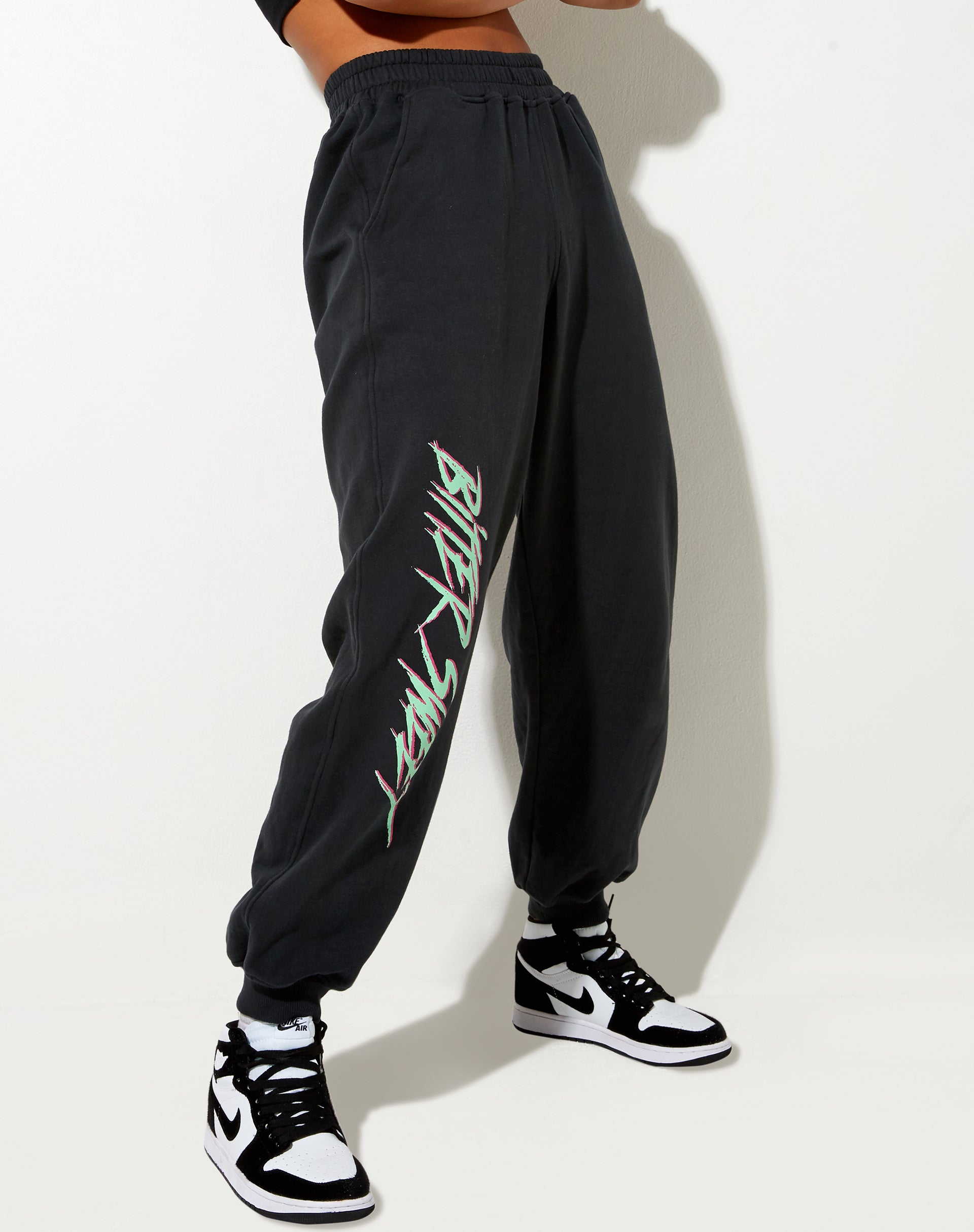 Imagen de Roider Jogger en negro vintage Bittersweet