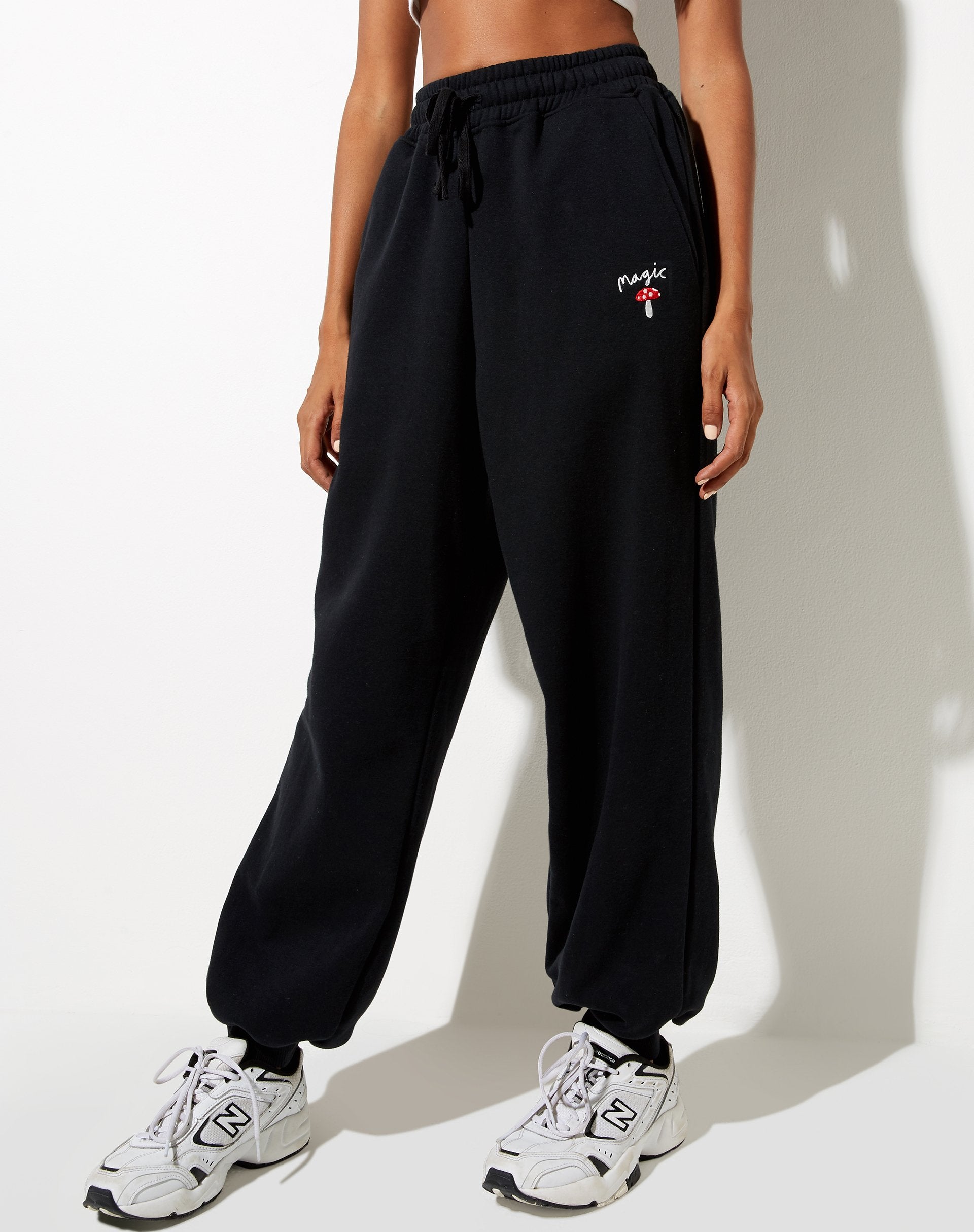 Imagen de Roider Jogger en Negro Champiñón Rojo Embro