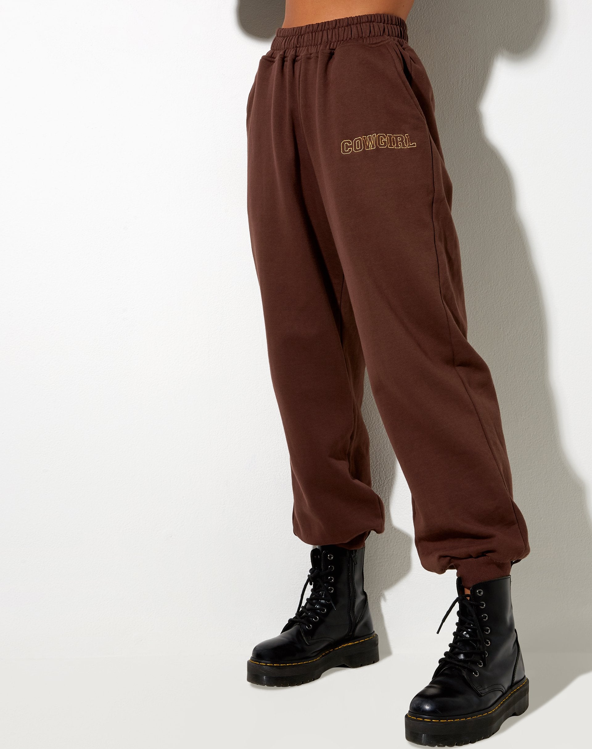Imagen de Roider Jogger en caoba profundo Cowgirl Gold Embro