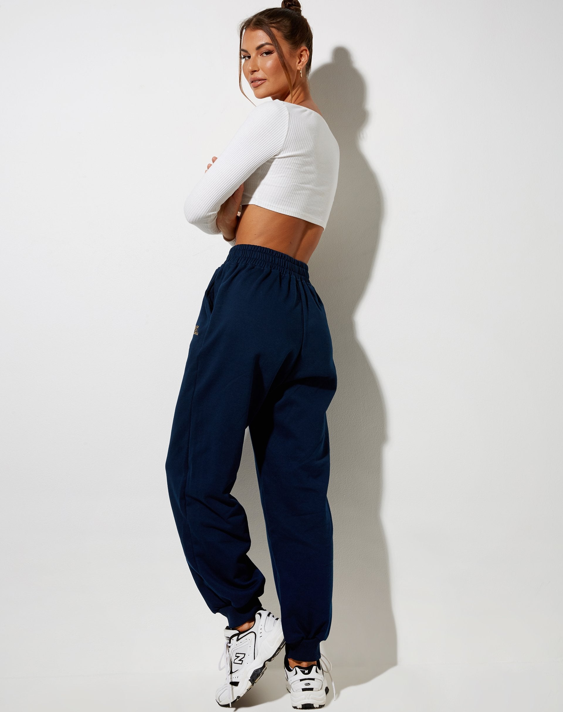 Imagen de Roider Jogger en azul marino Angel Embro en amarillo