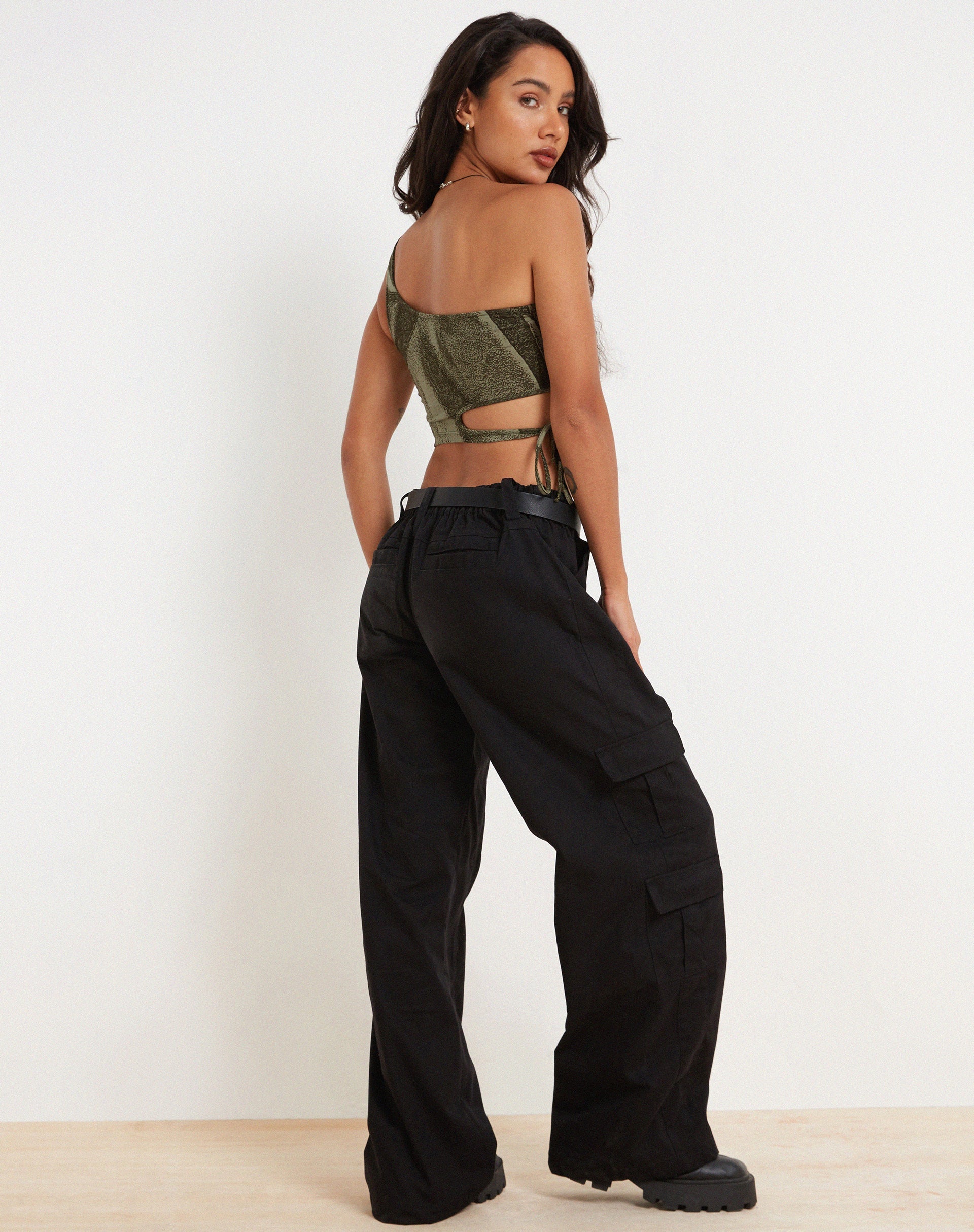 imagen de Romila Crop Top en Dystopian Crease Khaki