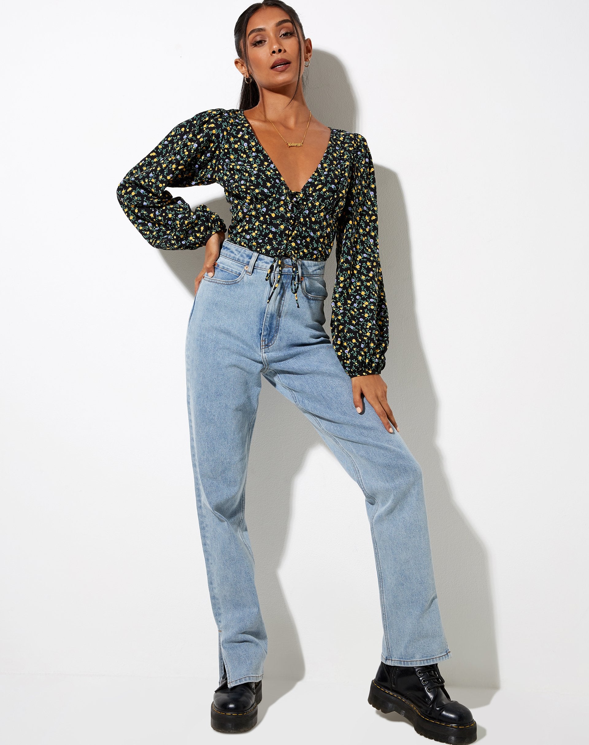 Imagen de Romina Top in Flowing Flower Negro