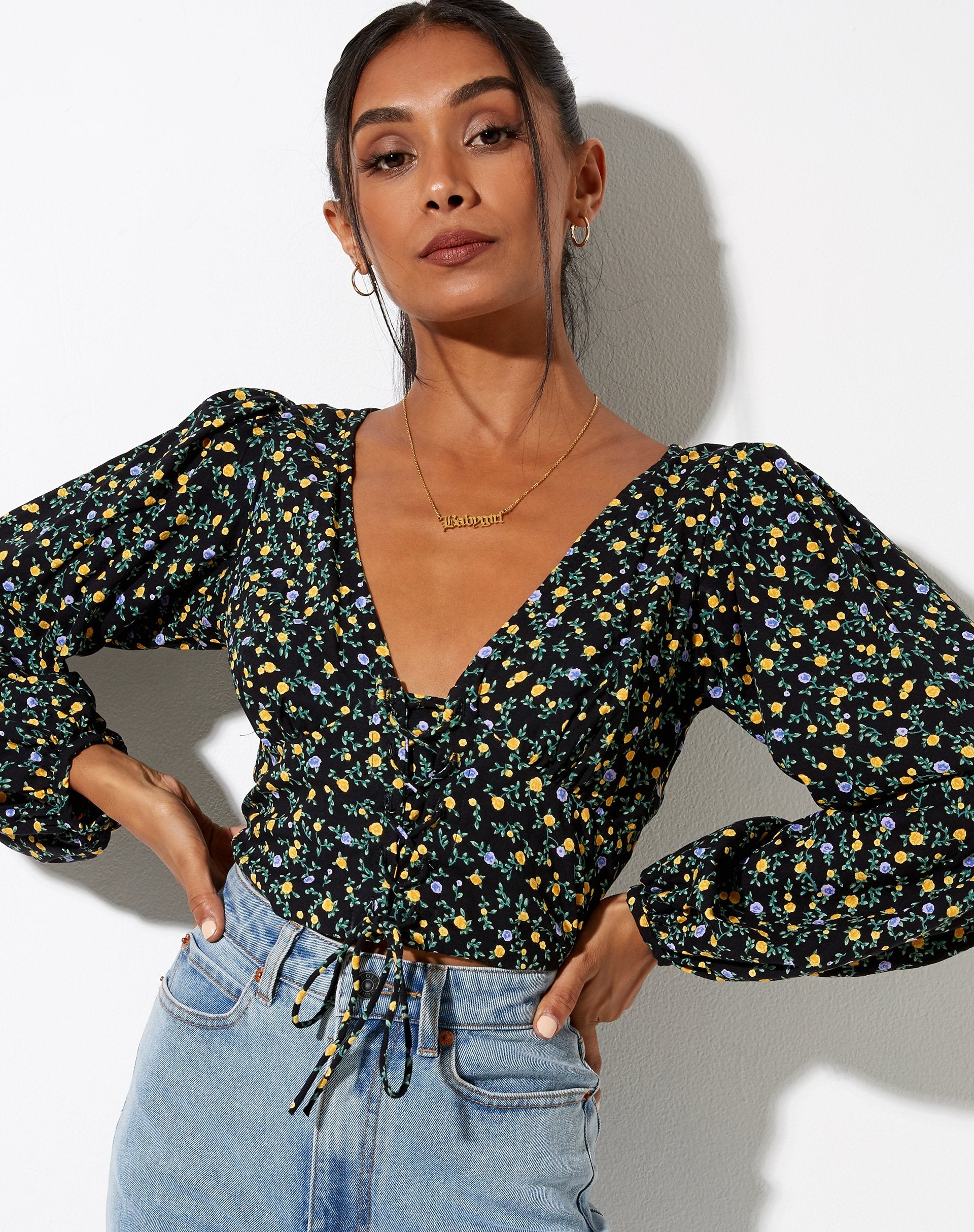 Imagen de Romina Top in Flowing Flower Negro