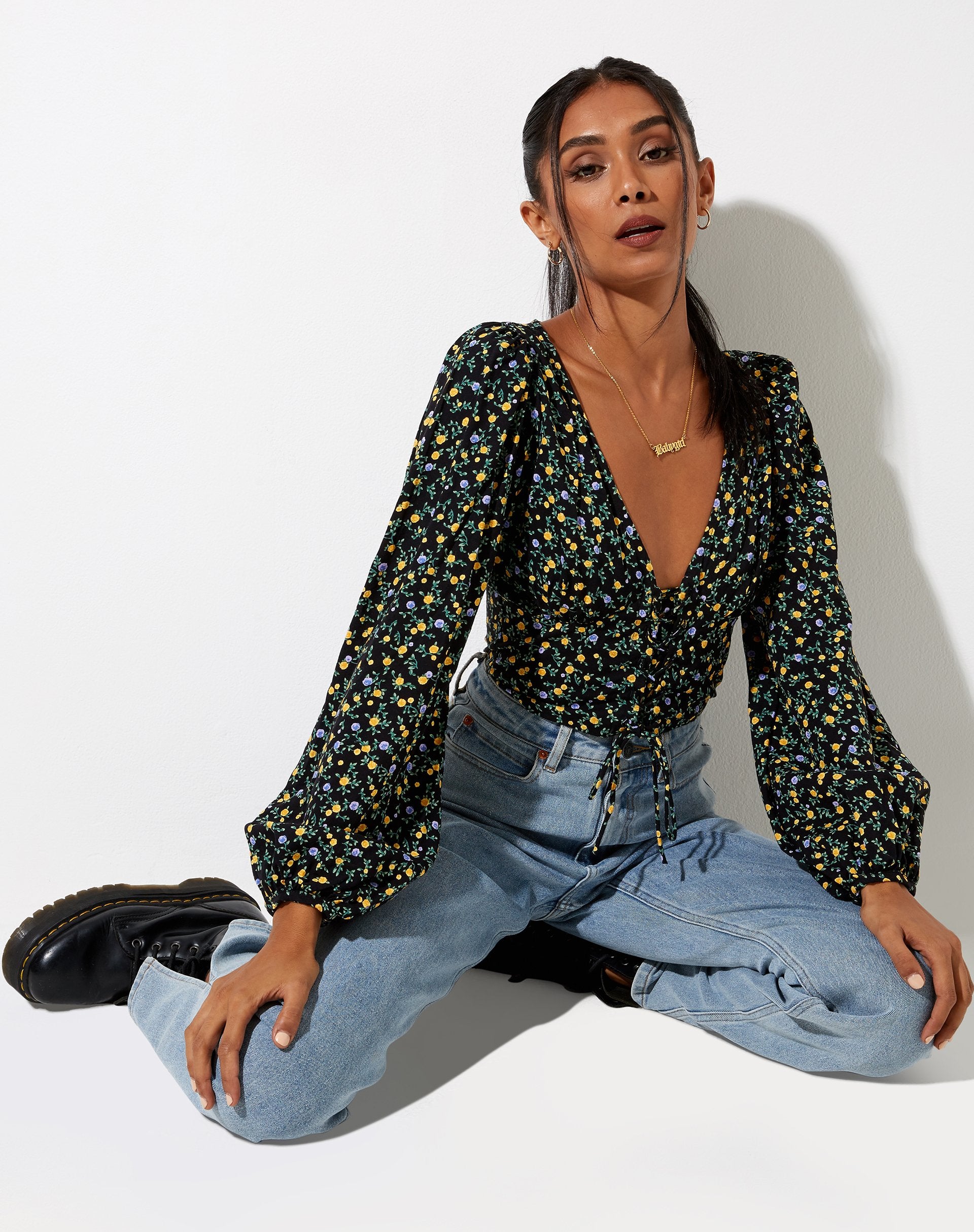 Imagen de Romina Top in Flowing Flower Negro