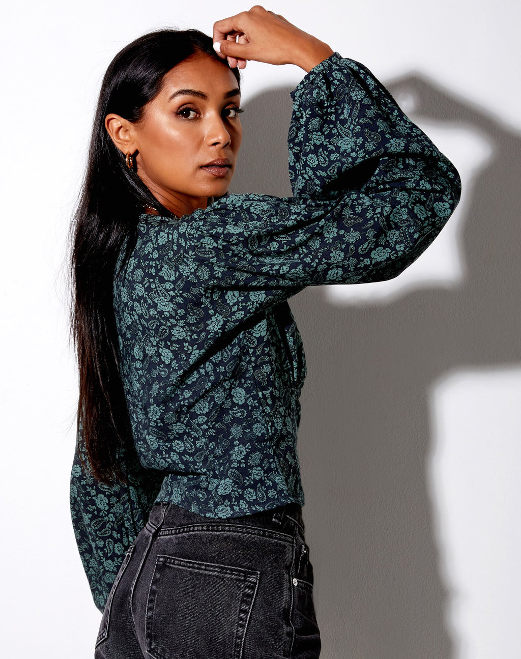 Romina Top de manga larga en Mono Paisley Sage